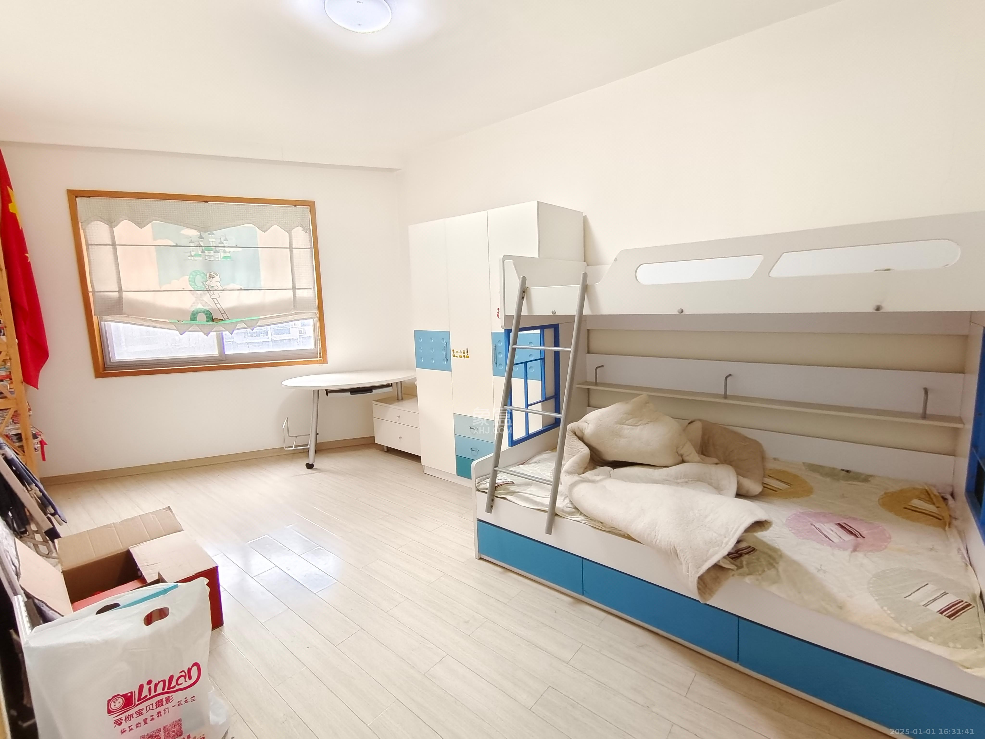 阳光100二期 4室2厅2卫 2600.0元/月 阳光100二期 4室2厅2卫 2600.0元/月室内图