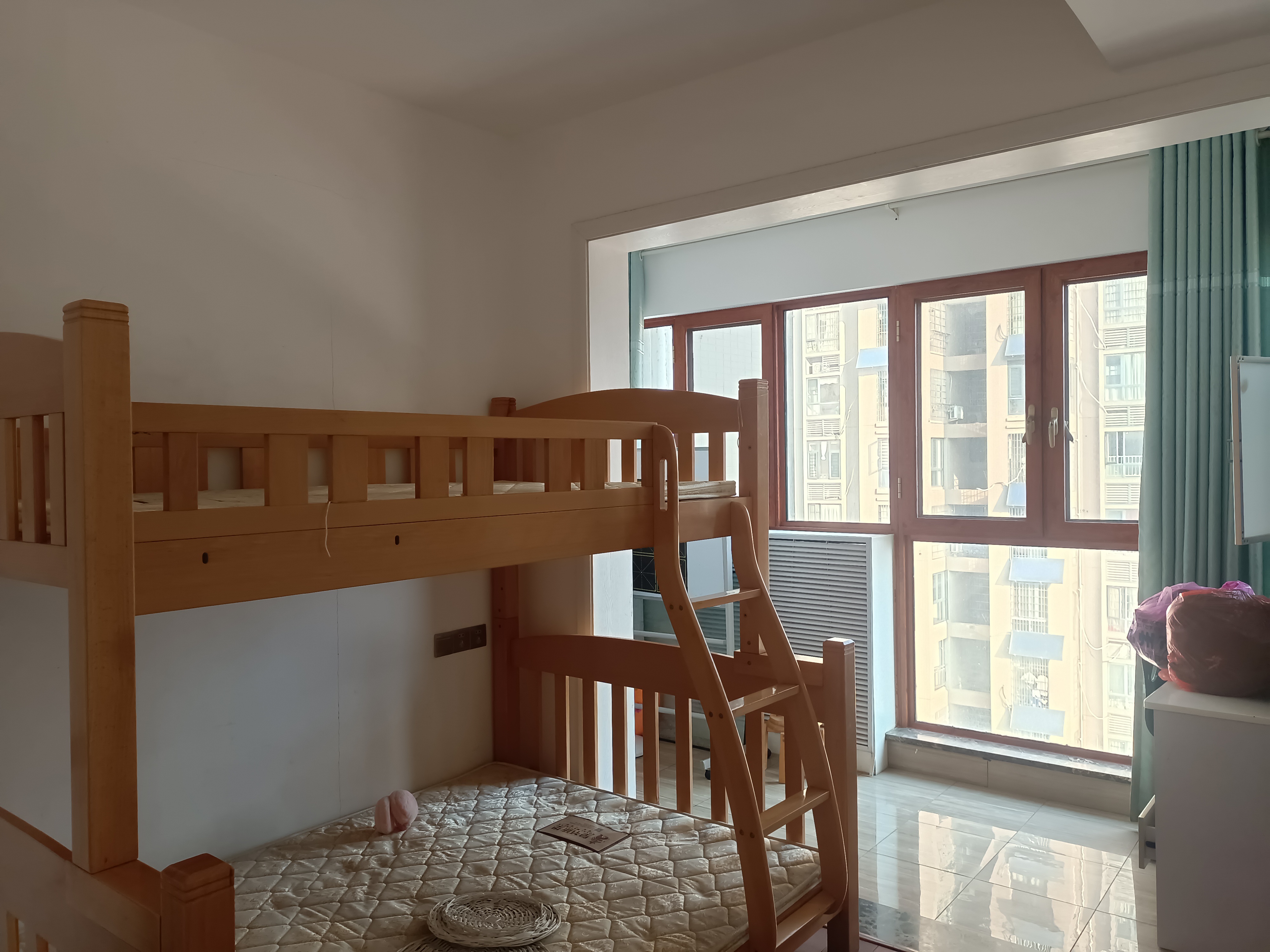 天地人和  4室2厅2卫    2500.0元/月室内图