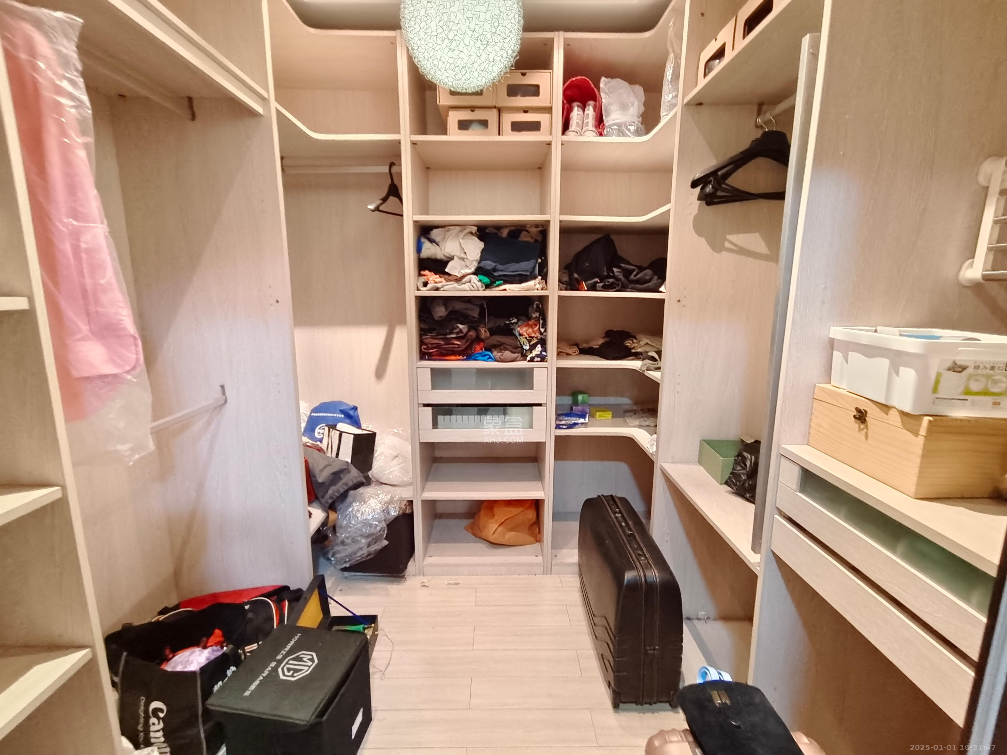 阳光100二期 4室2厅2卫 2600.0元/月 阳光100二期 4室2厅2卫 2600.0元/月室内图