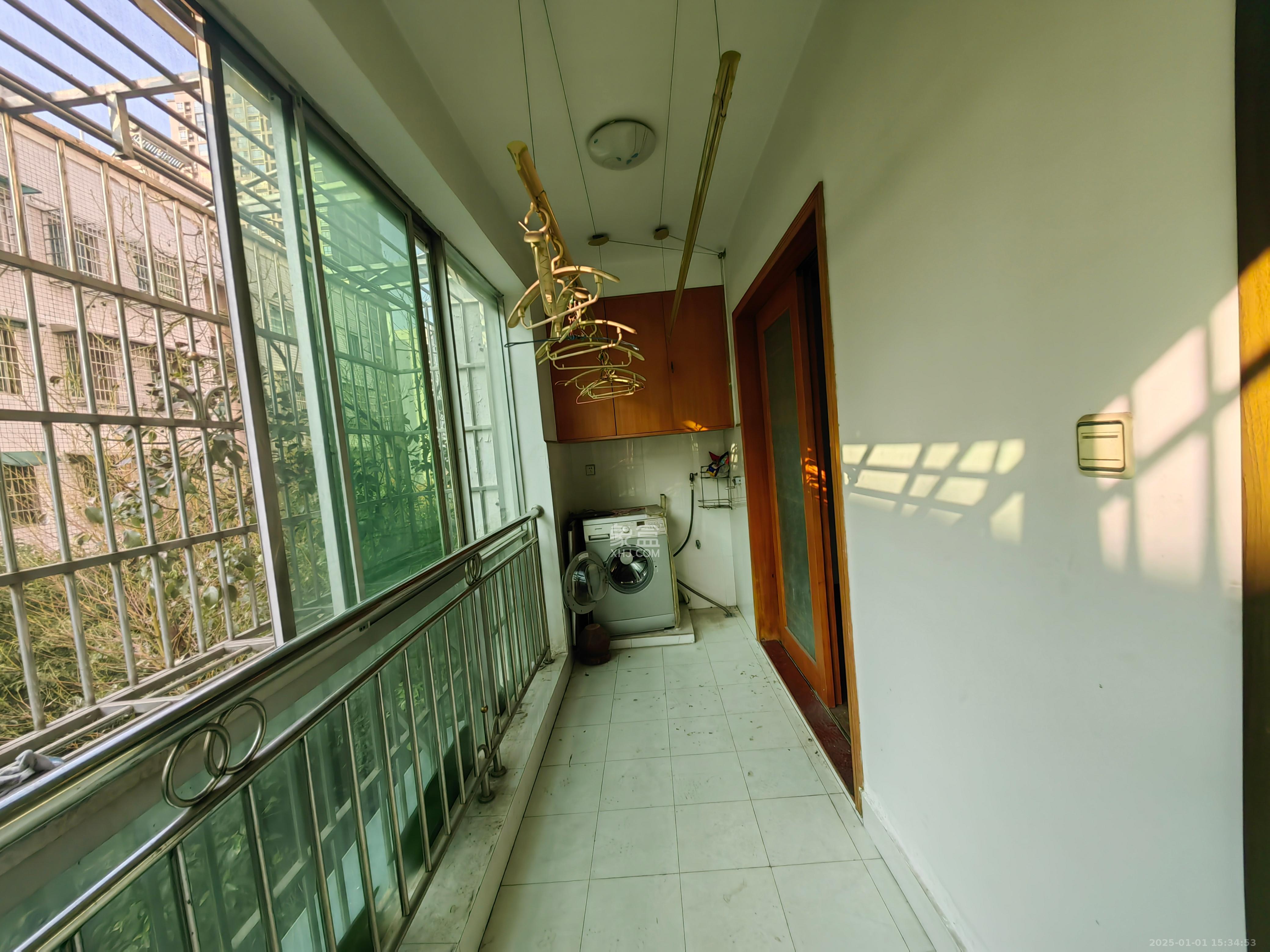 中南汽车世界 3室2厅2卫 1400.0元/月 中南汽车世界 3室2厅2卫 1400.0元/月室内图