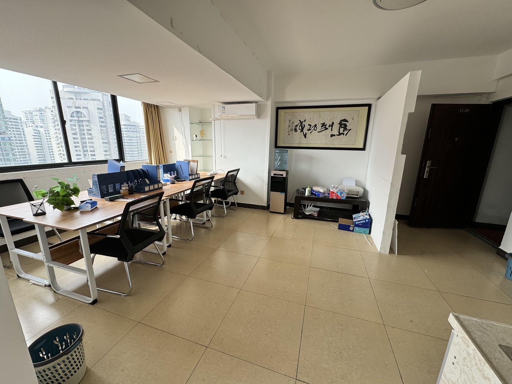 帝国大厦  2室2厅1卫    88.0万 帝国大厦  2室2厅1卫    88.0万客厅