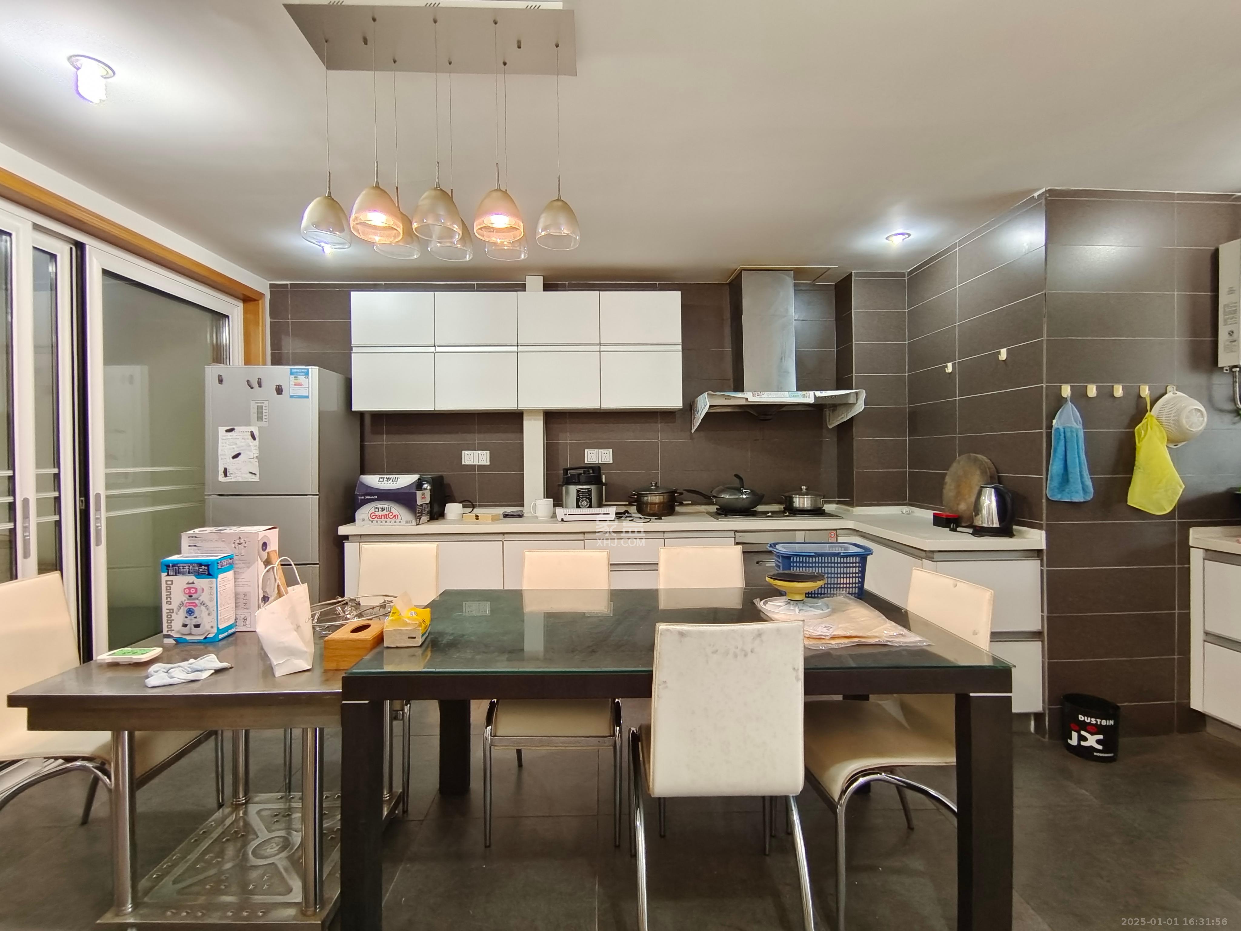 阳光100二期 4室2厅2卫 2600.0元/月 阳光100二期 4室2厅2卫 2600.0元/月室内图