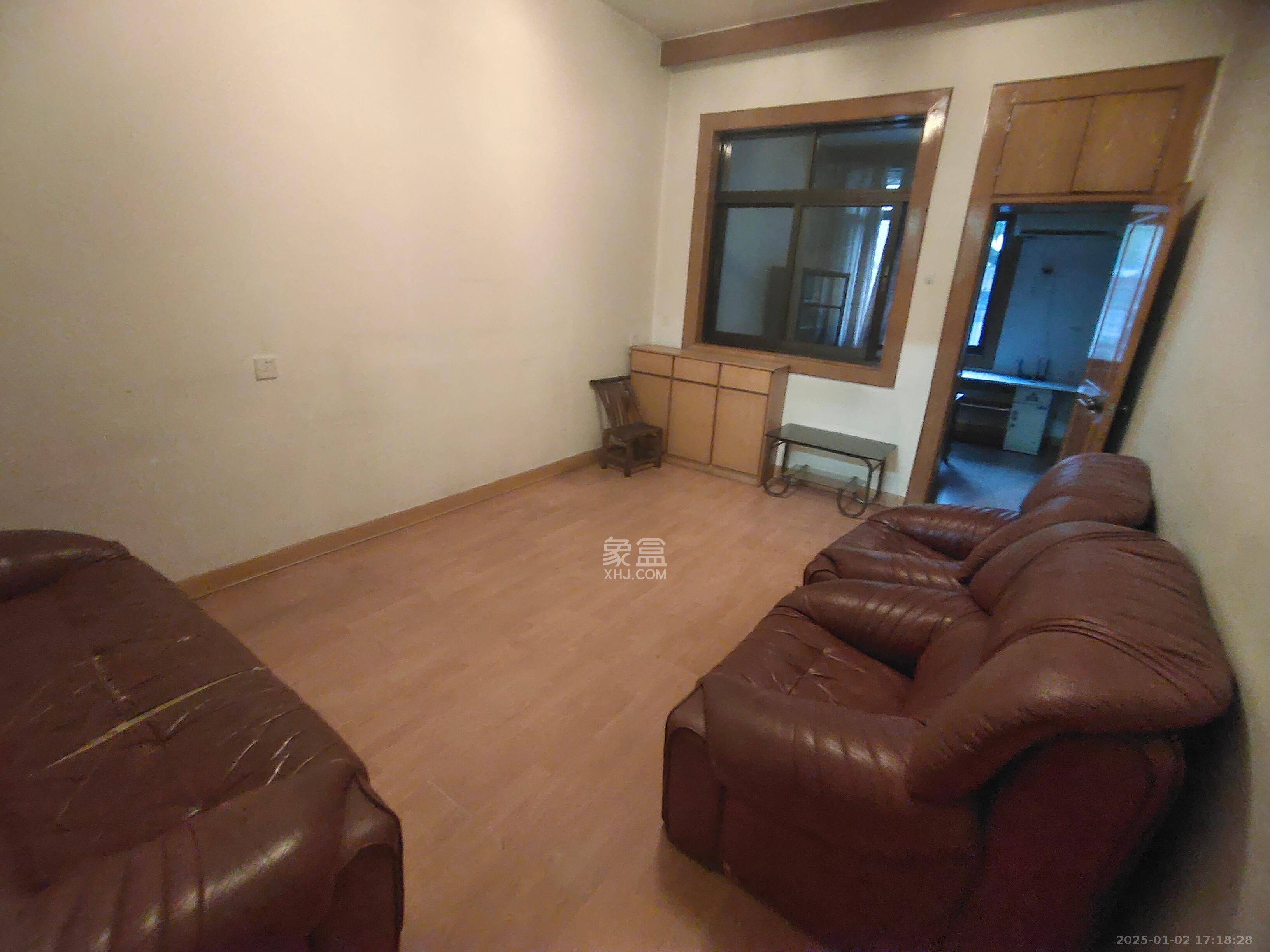 湘农桥社区 3室2厅1卫 1600.0元/月 湘农桥社区 3室2厅1卫 1600.0元/月室内图