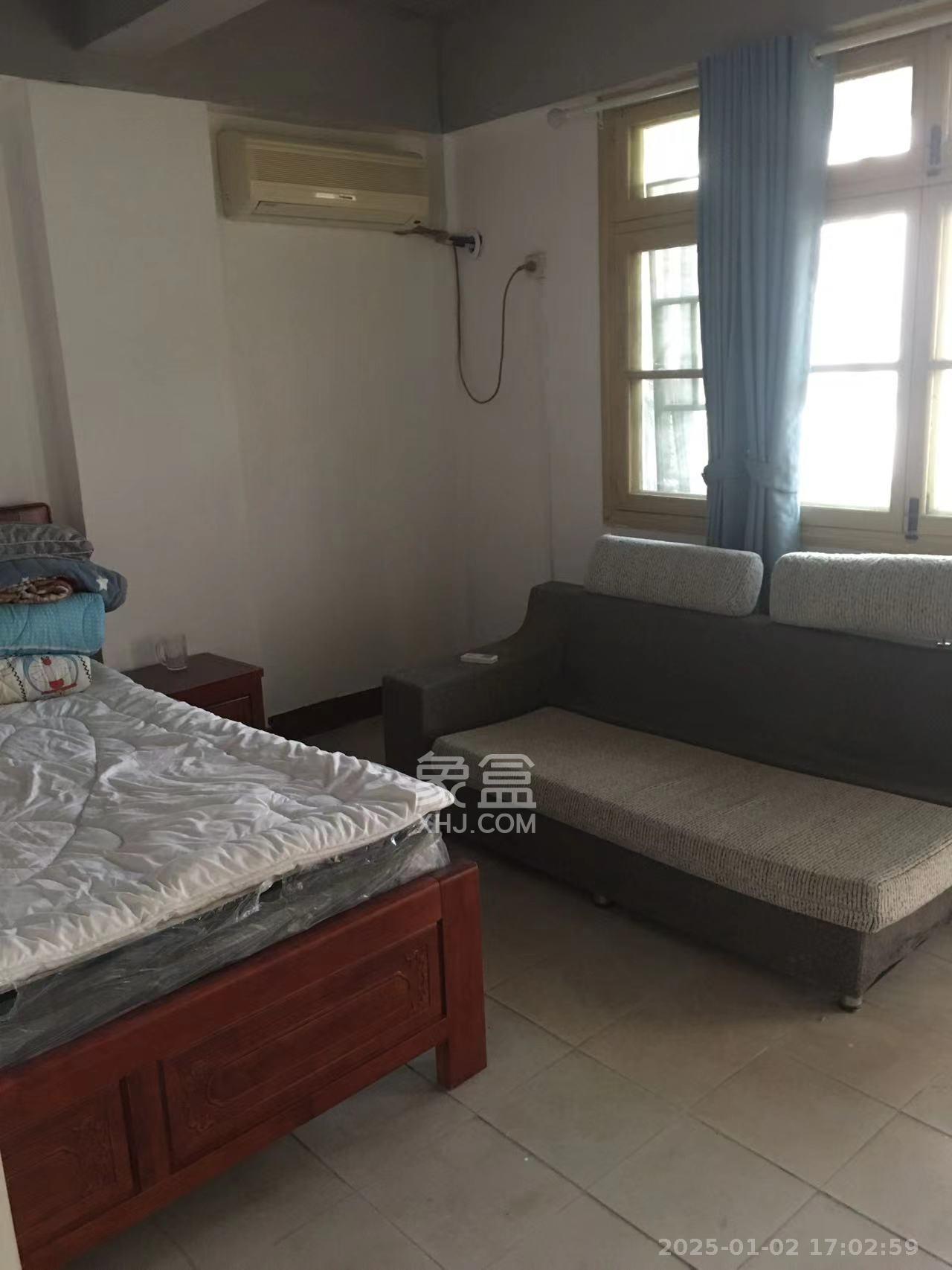 中南大学南校区工商银行宿舍  1室1厅1卫    2200.0元/月 中南大学南校区工商银行宿舍  1室1厅1卫    2200.0元/月