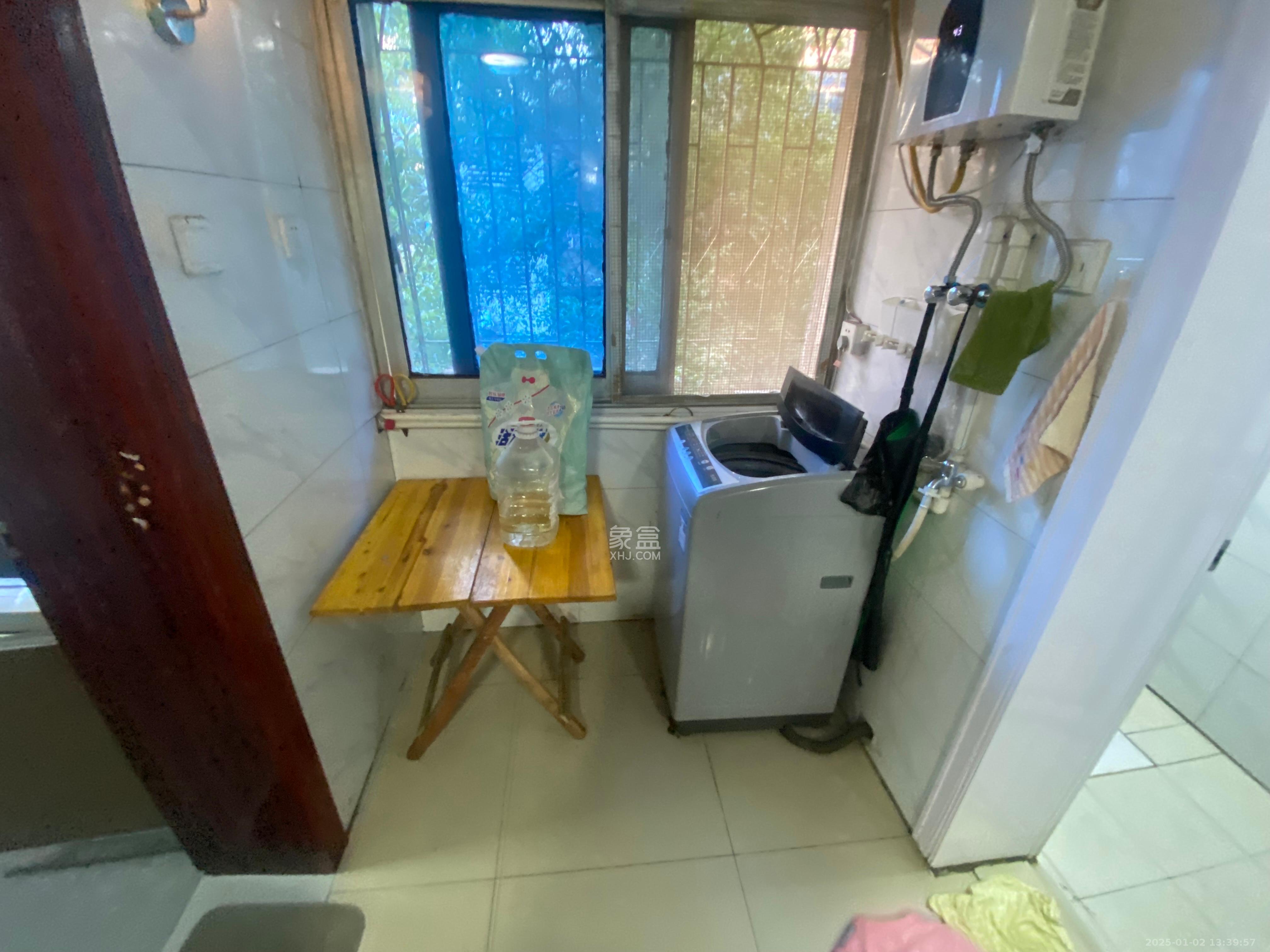 汽制宿舍 2室2厅1卫 1400.0元/月 汽制宿舍 2室2厅1卫 1400.0元/月室内图