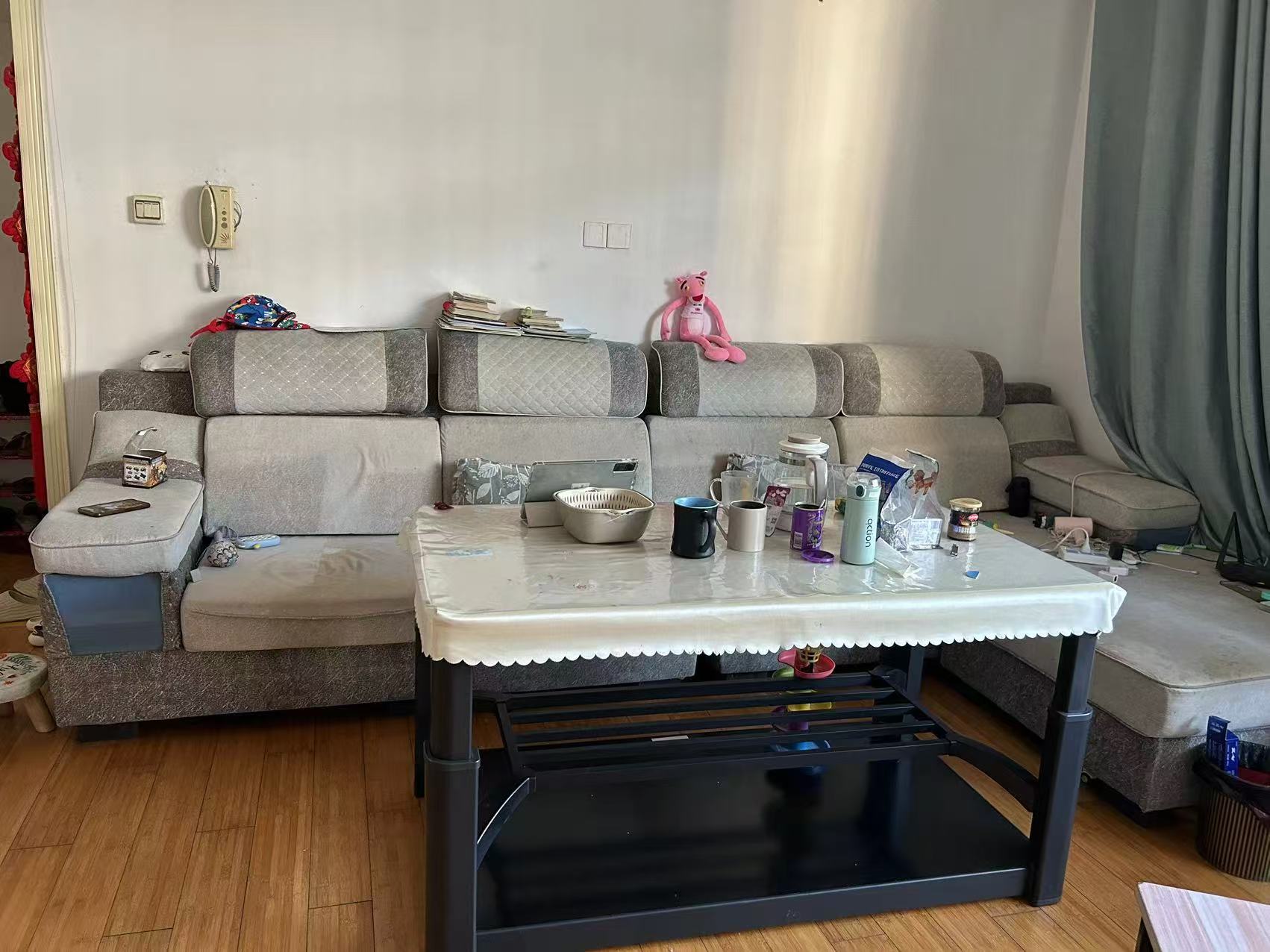 菊苑东区  4室2厅2卫    106.8万客厅