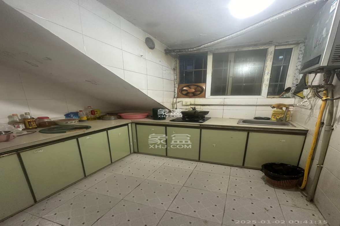 鄱阳小区  2室2厅1卫    1000.0元/月 鄱阳小区  2室2厅1卫    1000.0元/月室内图