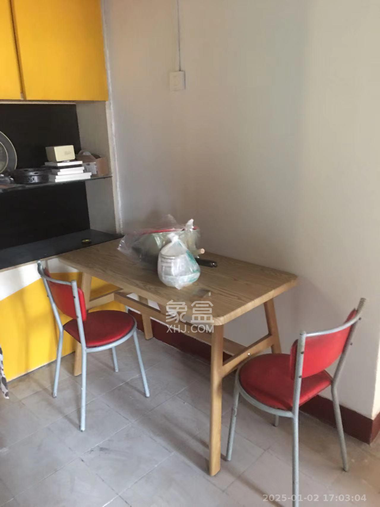 中南大学南校区工商银行宿舍 1室1厅1卫 2200.0元/月 中南大学南校区工商银行宿舍 1室1厅1卫 2200.0元/月室内图