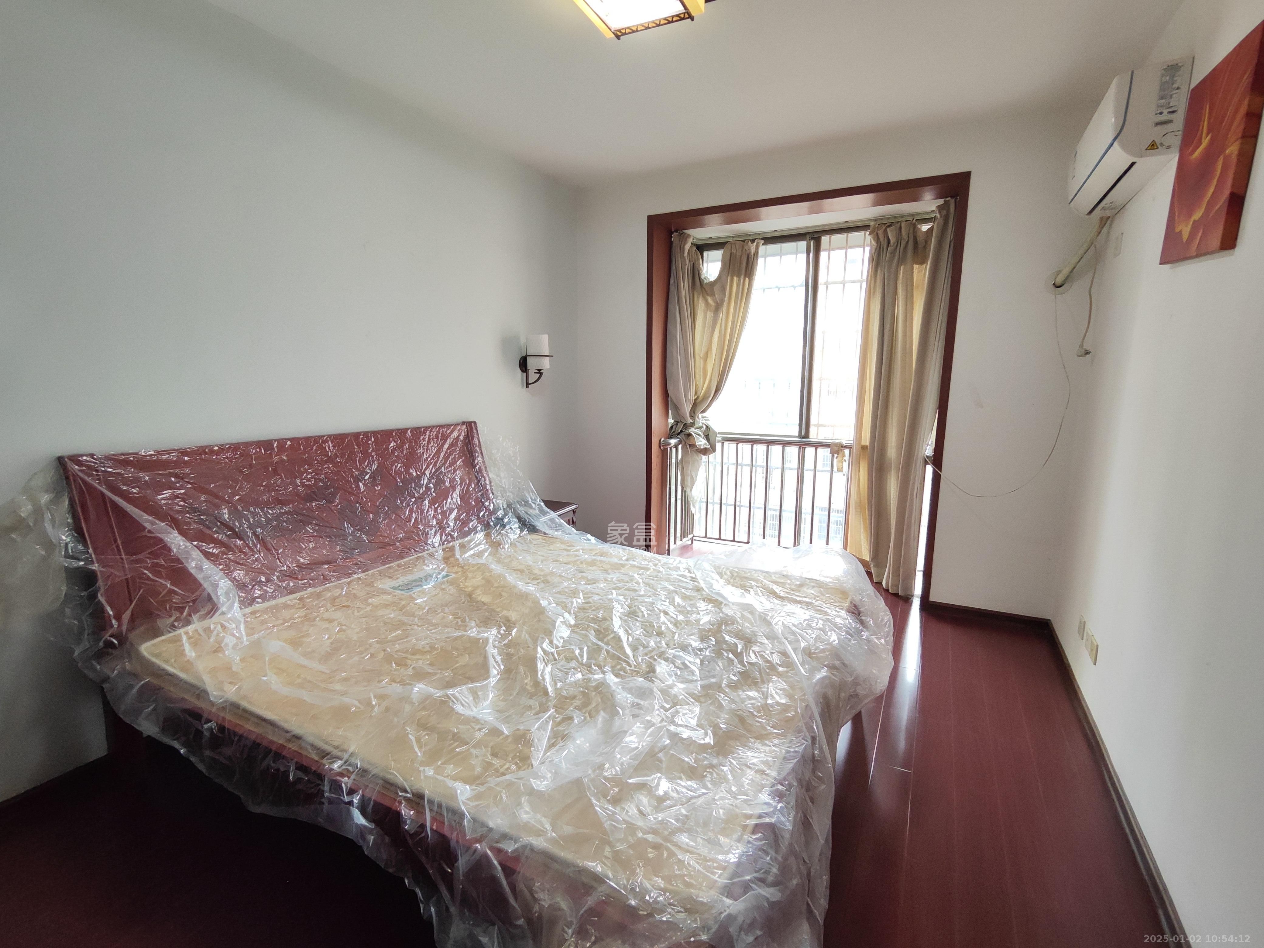 圣力华苑 3室2厅2卫 1500.0元/月 圣力华苑 3室2厅2卫 1500.0元/月室内图