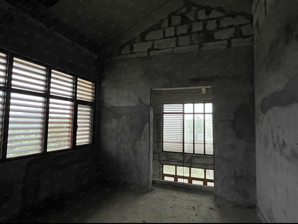 美灵湖 6室2厅2卫 900.0万 美灵湖 6室2厅2卫 900.0万客厅