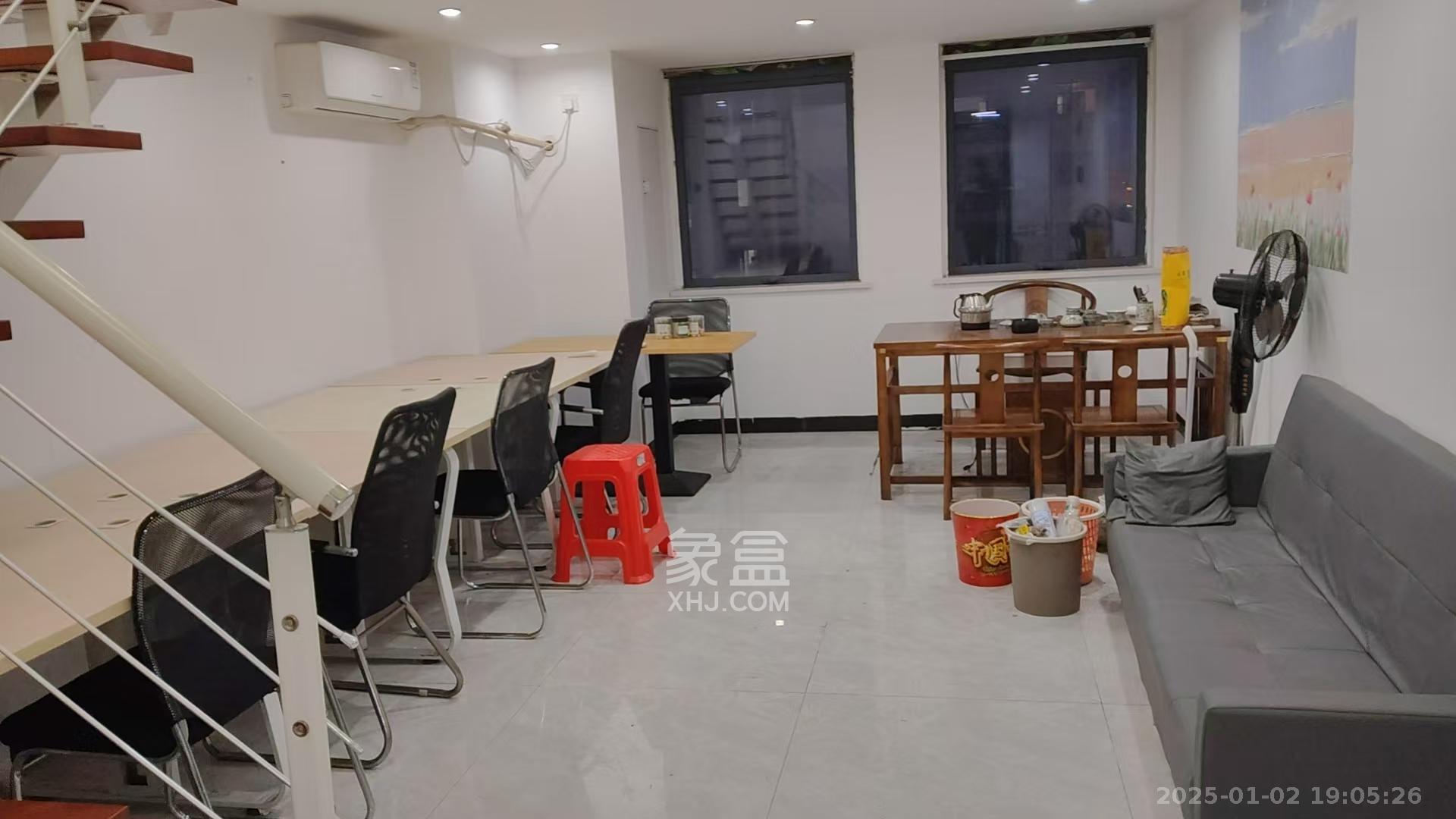华润置地广场二期  1室1厅1卫   1700.00元/月