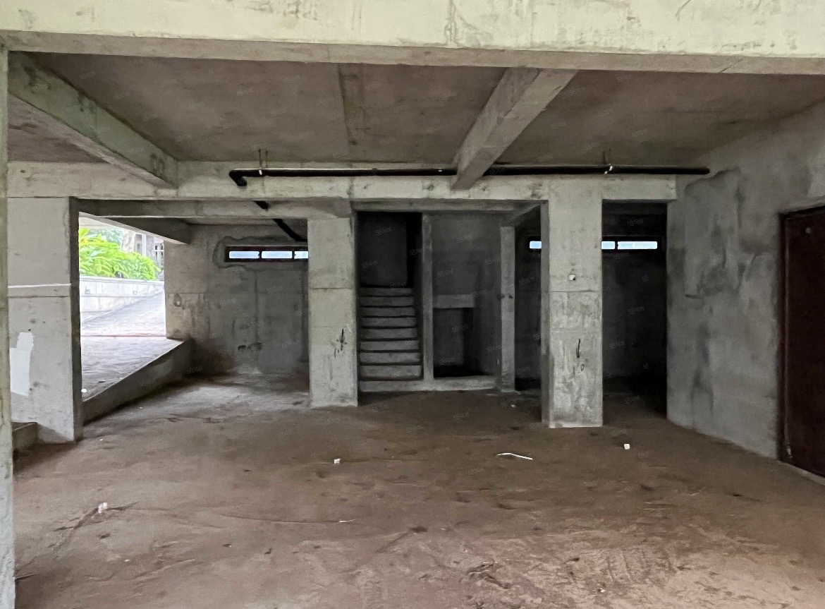 美灵湖 6室2厅2卫 900.0万 美灵湖 6室2厅2卫 900.0万客厅