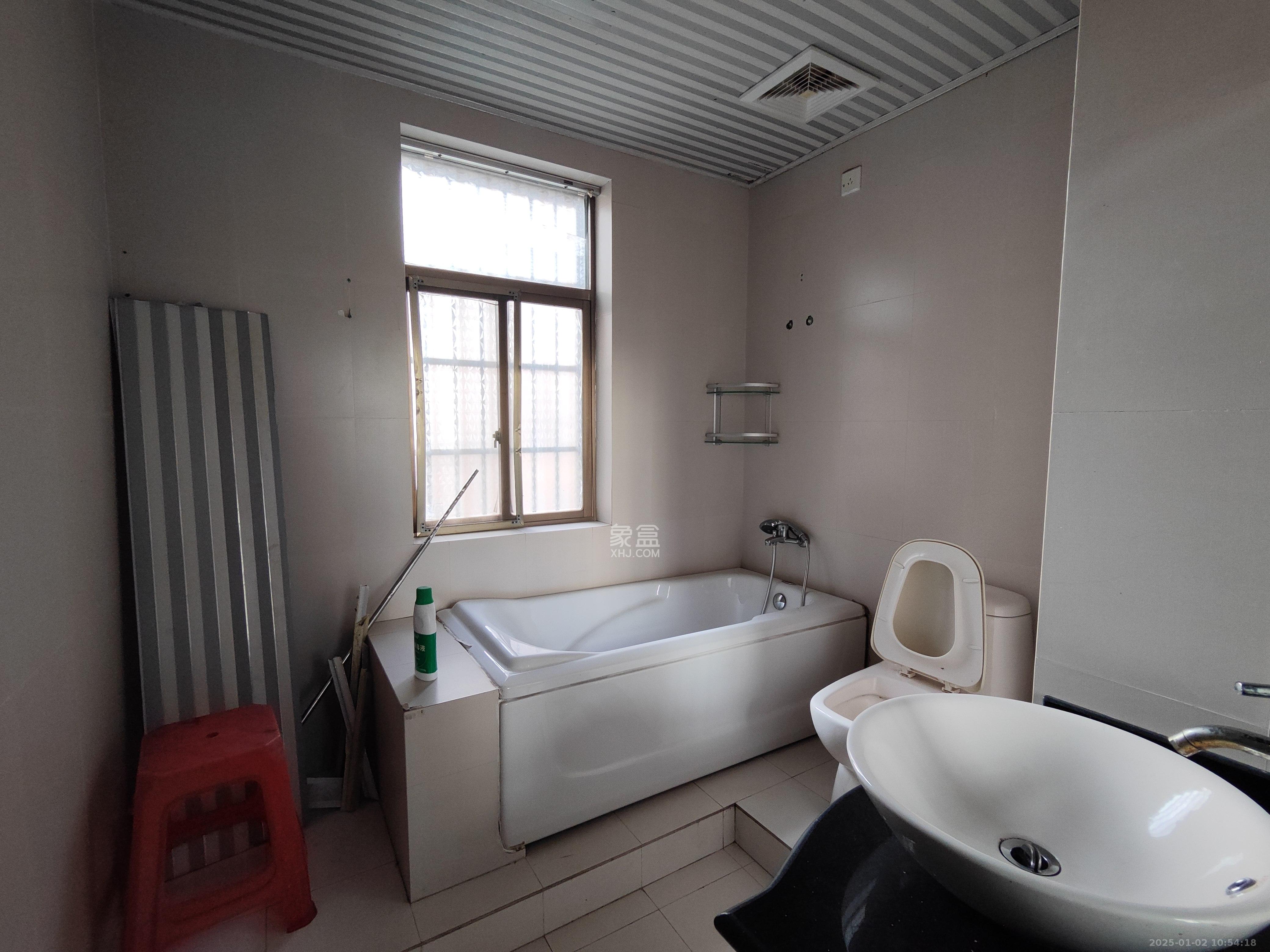 圣力华苑  3室2厅2卫   1500.00元/月室内图