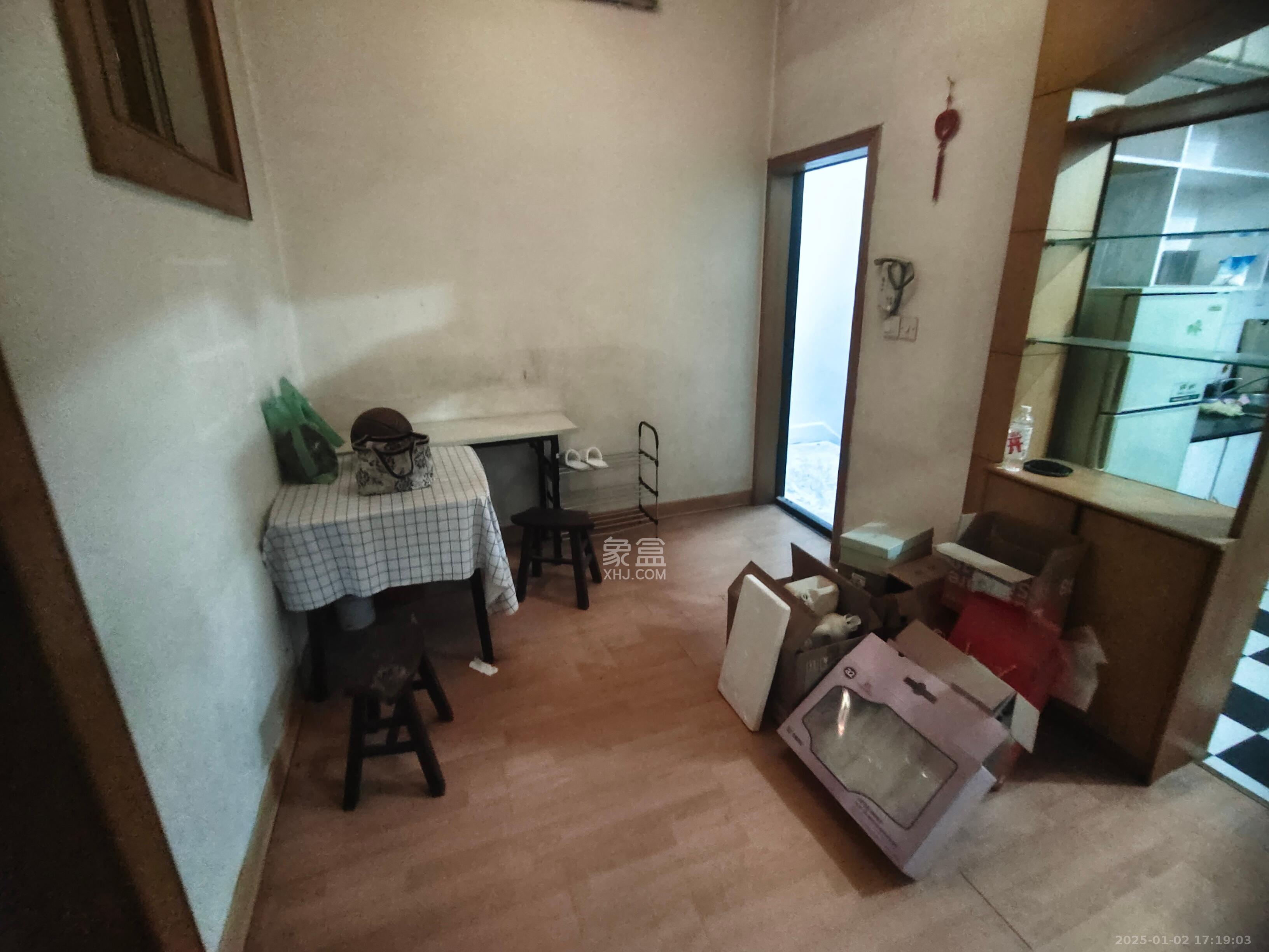 湘农桥社区 3室2厅1卫 1600.0元/月 湘农桥社区 3室2厅1卫 1600.0元/月室内图