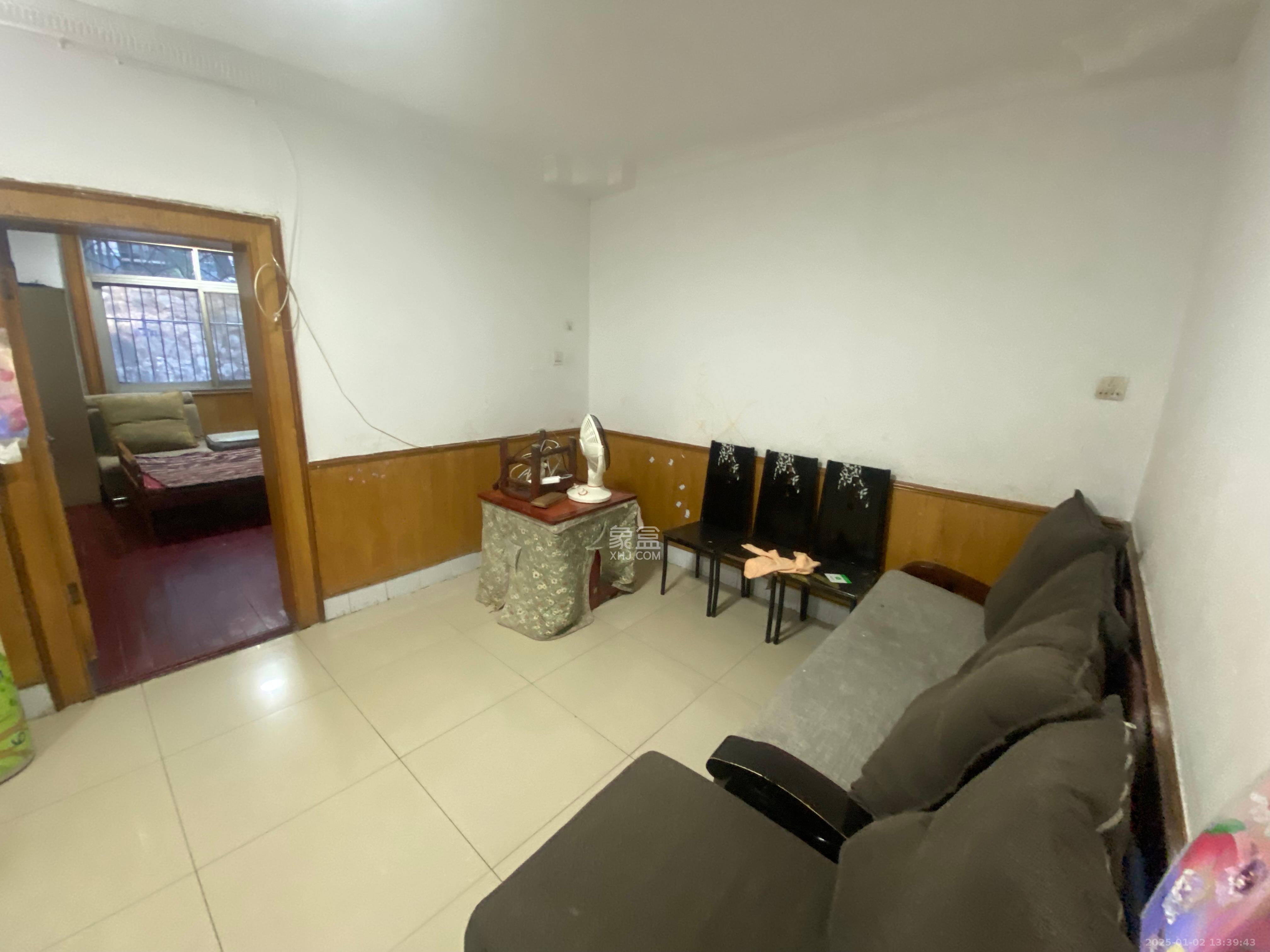 汽制宿舍 2室2厅1卫 1400.0元/月 汽制宿舍 2室2厅1卫 1400.0元/月室内图