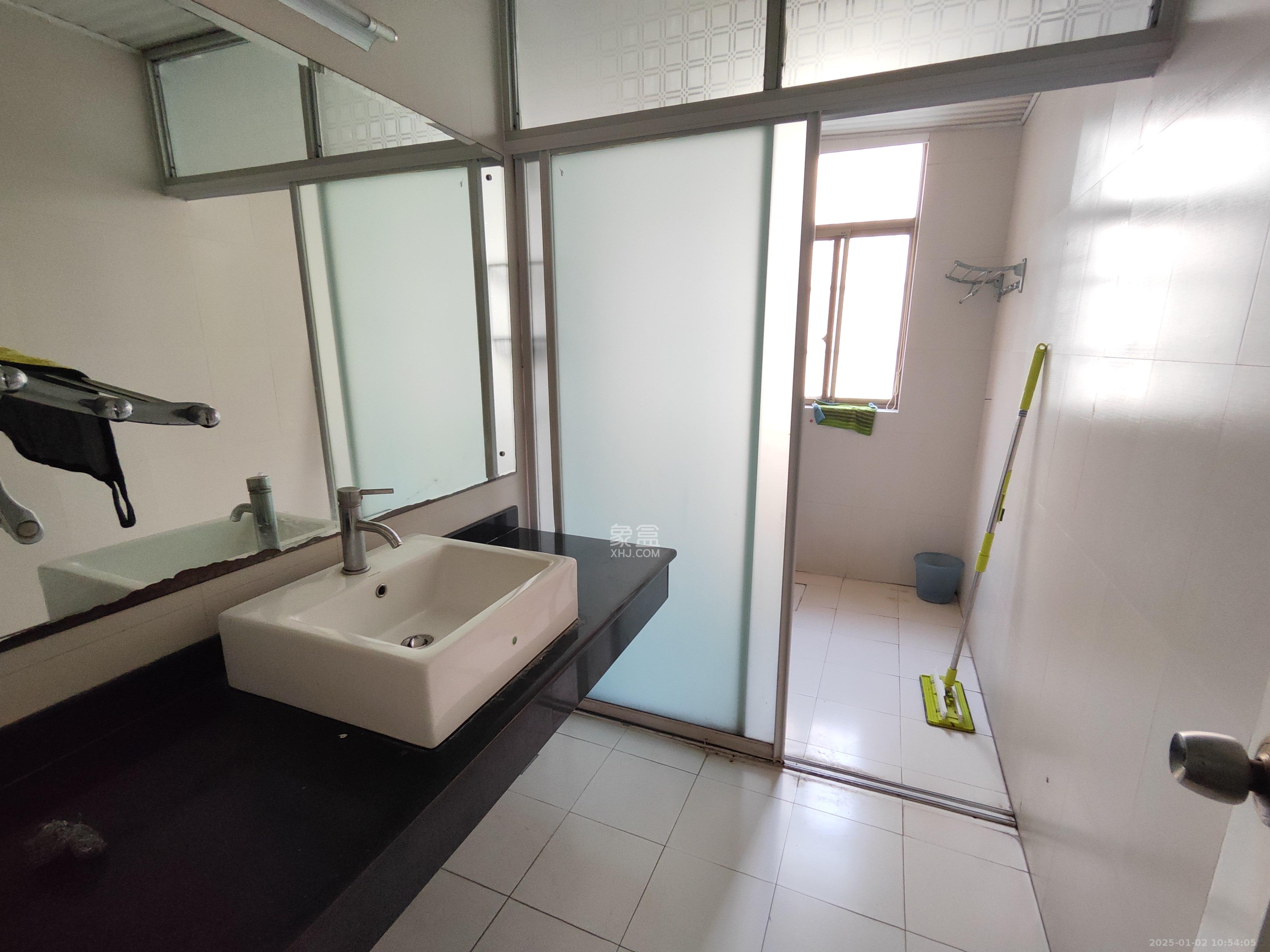 圣力华苑 3室2厅2卫 1500.0元/月 圣力华苑 3室2厅2卫 1500.0元/月室内图