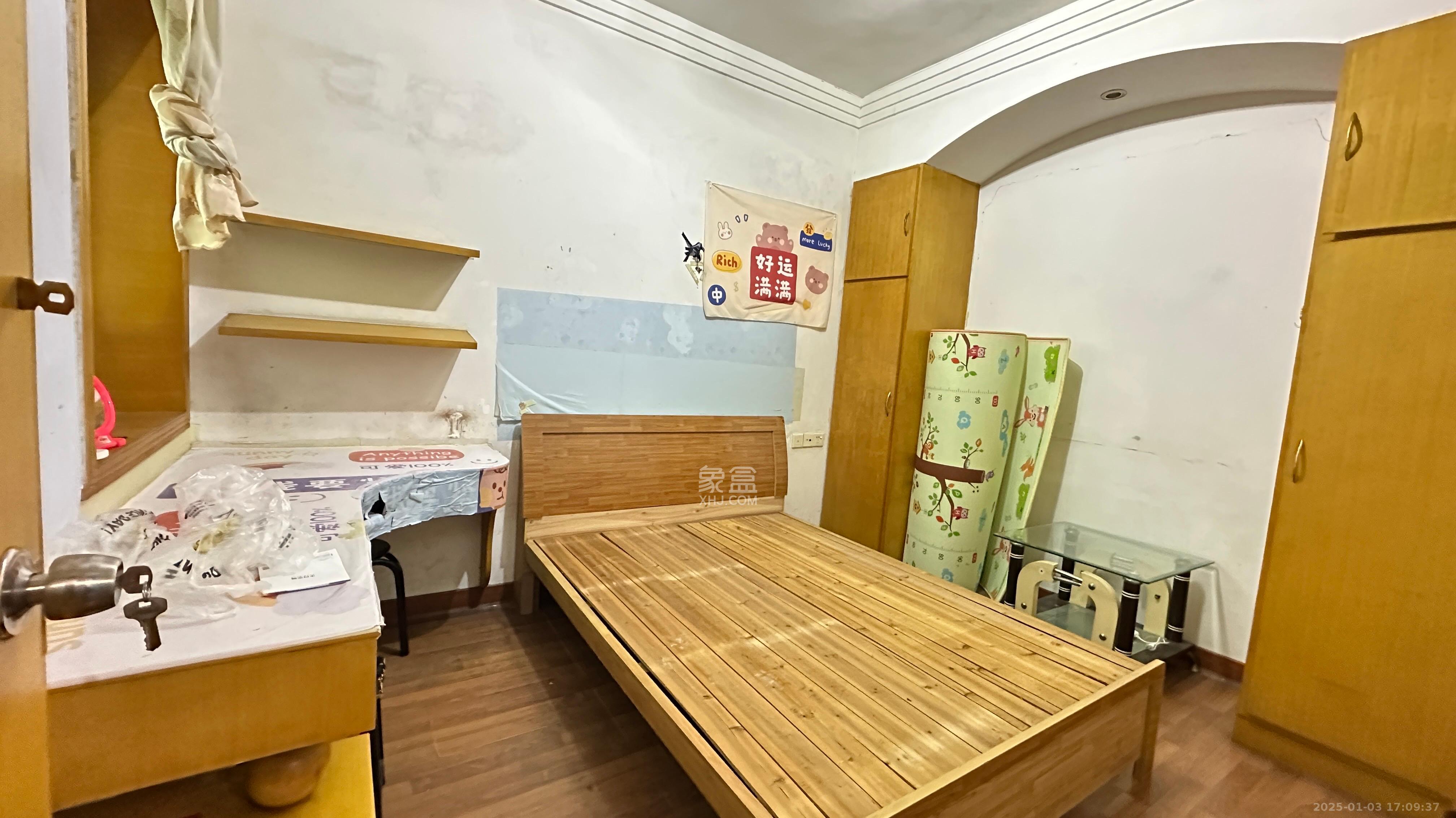 天平公寓（芙蓉区高级人民法院老宿舍）  3室2厅2卫   2800.00元/月室内图