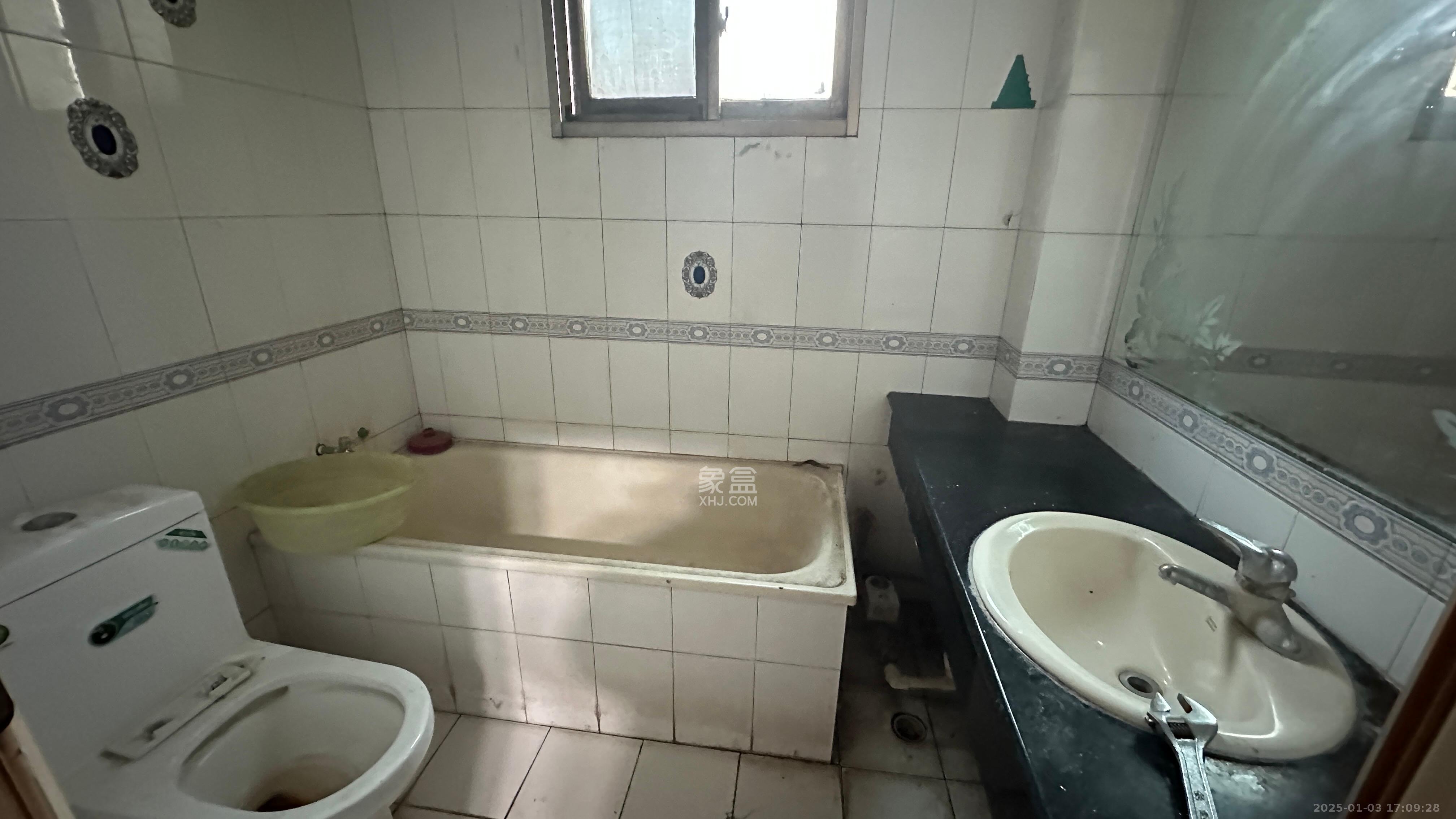 天平公寓(芙蓉区高级人民法院老宿舍)  3室2厅2卫    2800.0元/月 天平公寓(芙蓉区高级人民法院老宿舍)  3室2厅2卫    2800.0元/月室内图