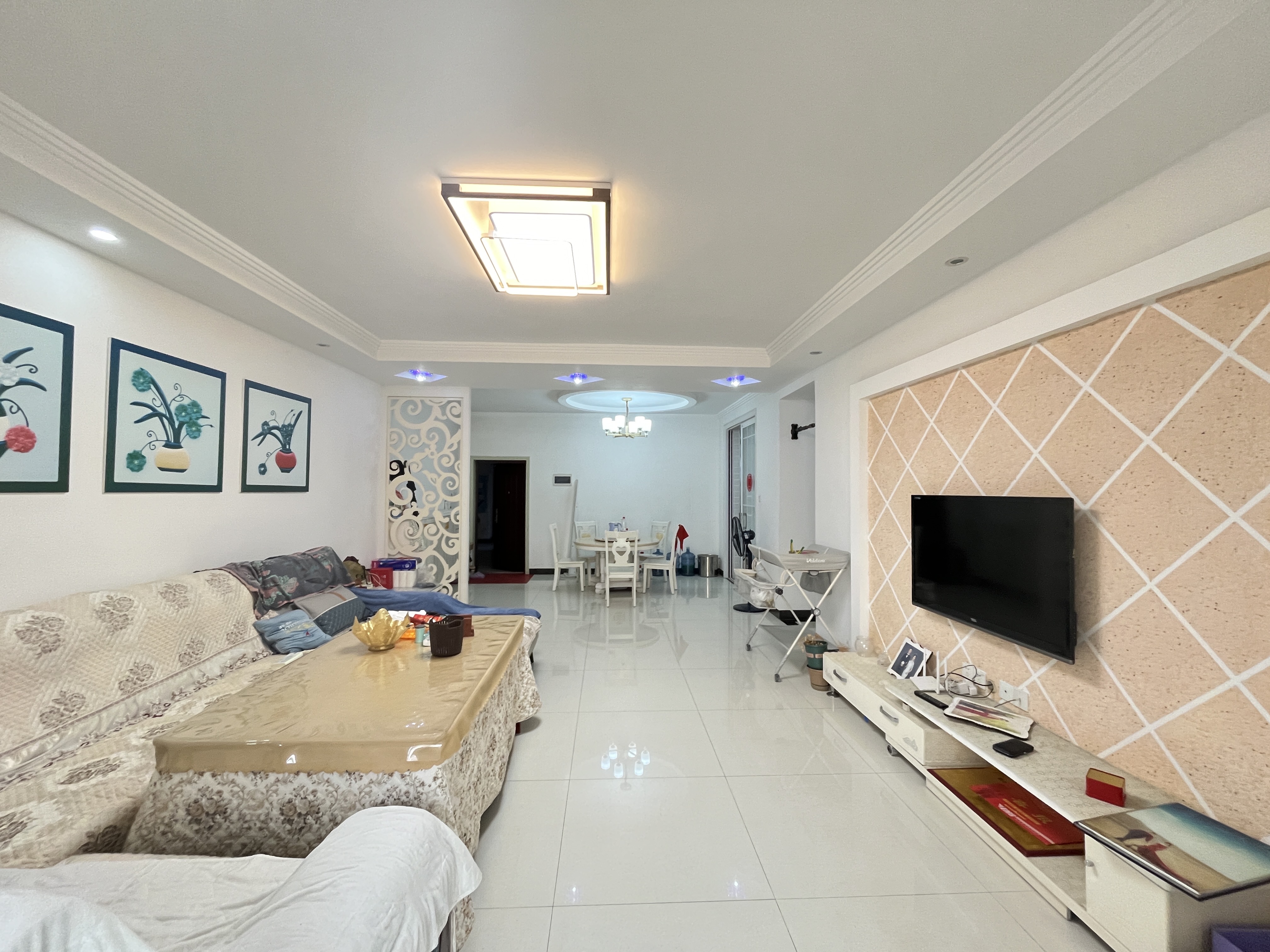 山水名苑 3室2厅2卫 66.8万 山水名苑 3室2厅2卫 66.8万客厅