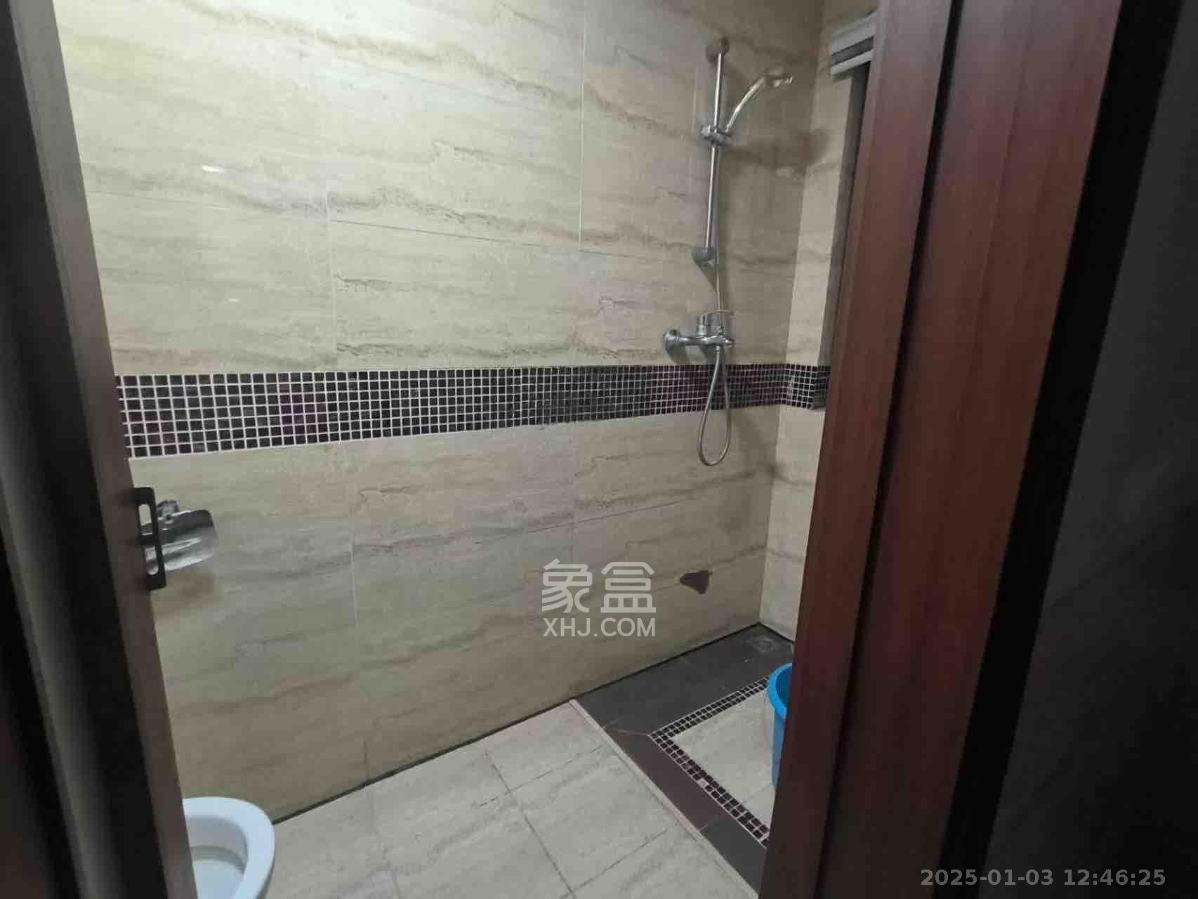 万科城市花园  3室2厅2卫   2000.00元/月室内图