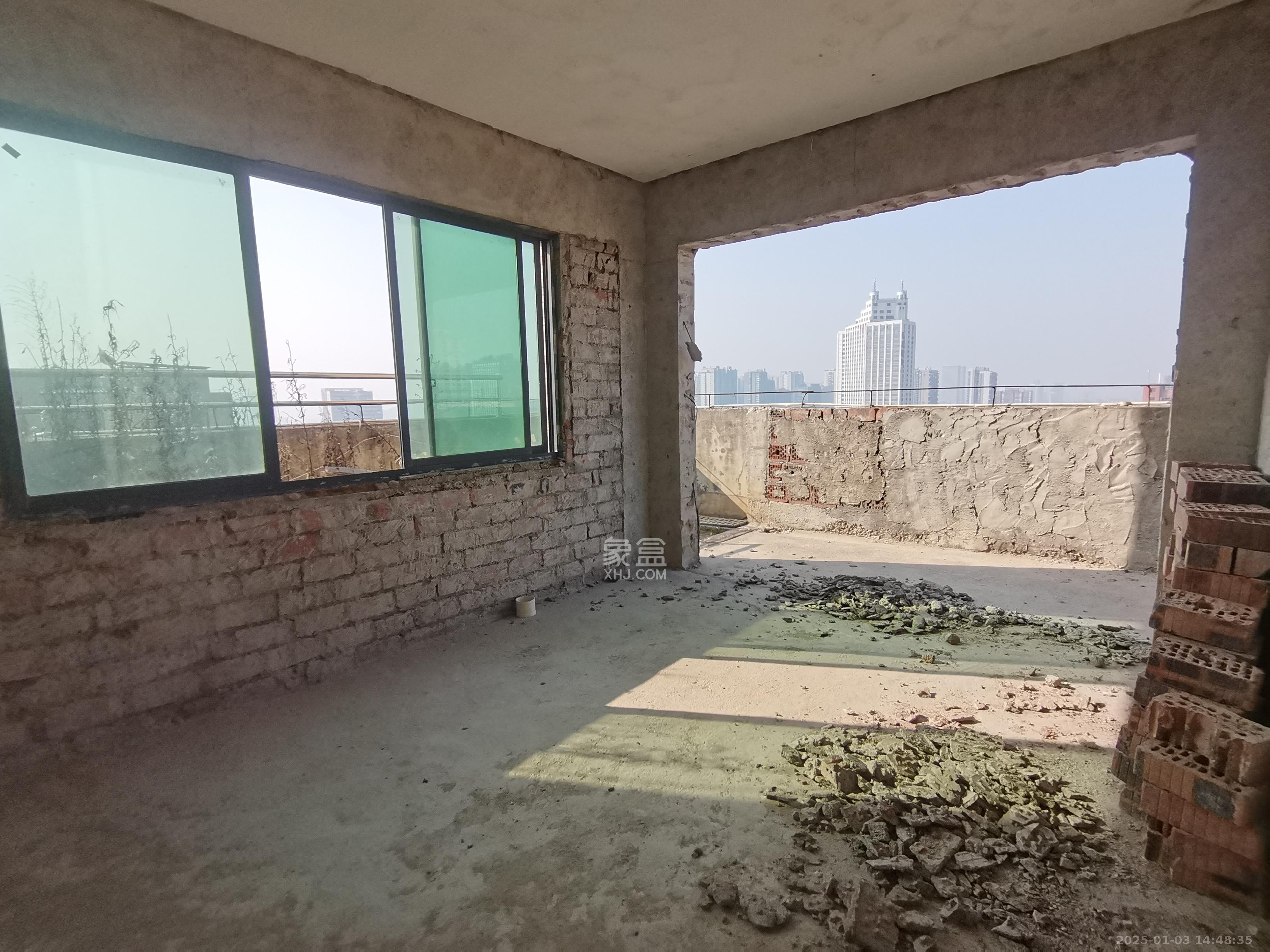 金域世家 6室2厅3卫 100.0万 金域世家 6室2厅3卫 100.0万客厅