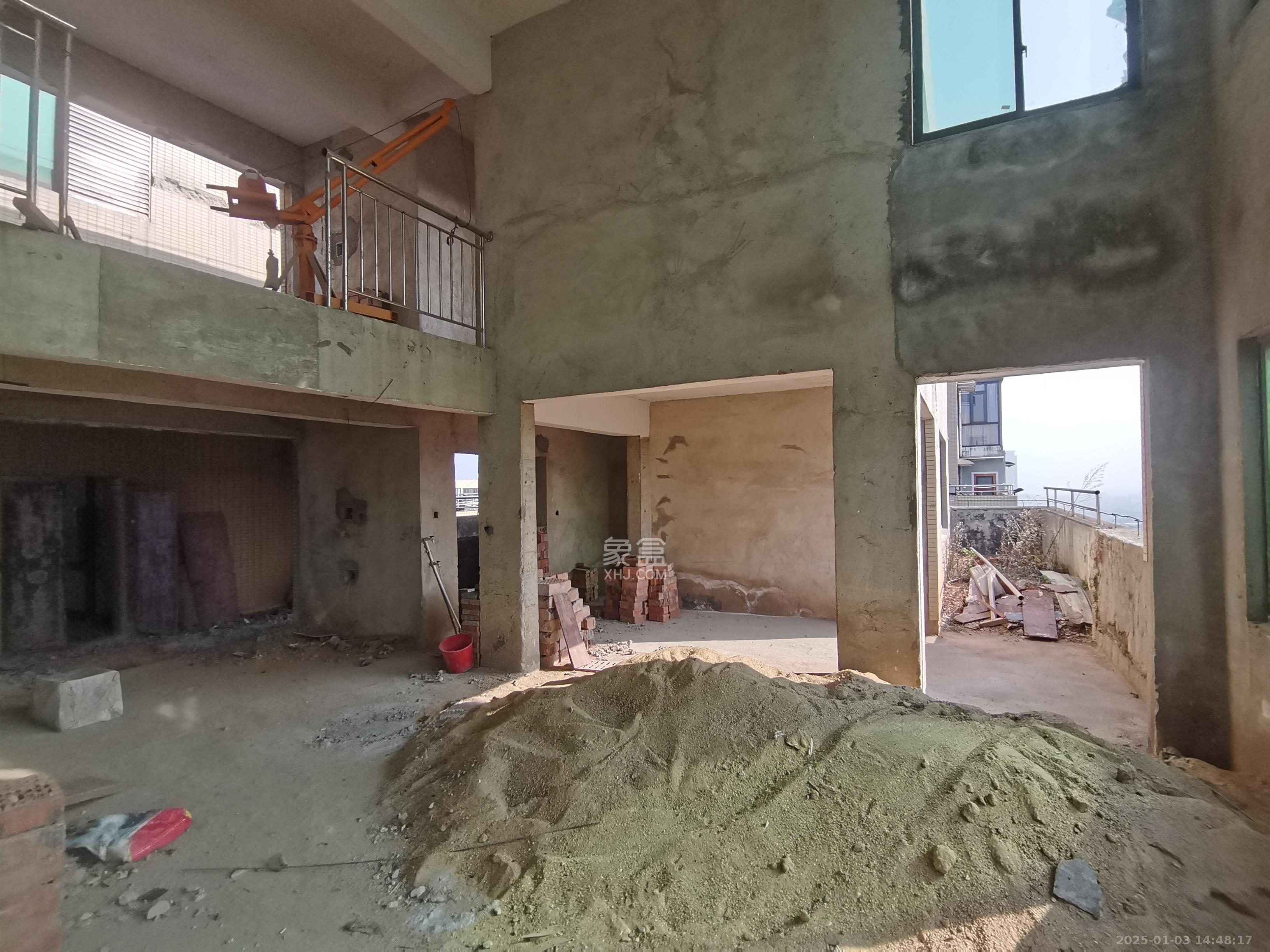 金域世家 6室2厅3卫 100.0万 金域世家 6室2厅3卫 100.0万客厅