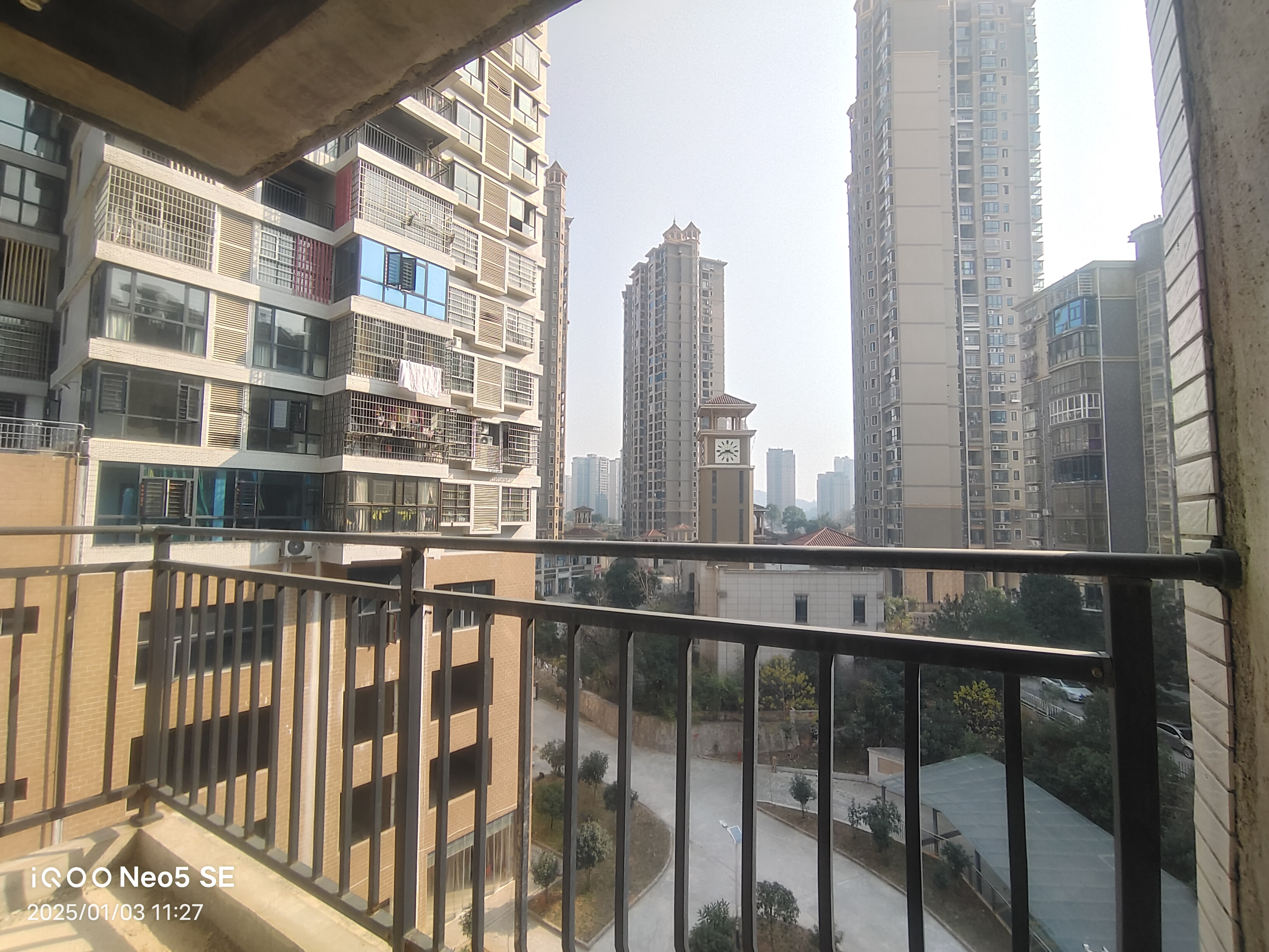 龙一星城 3室2厅2卫 54.8万 龙一星城 3室2厅2卫 54.8万客厅