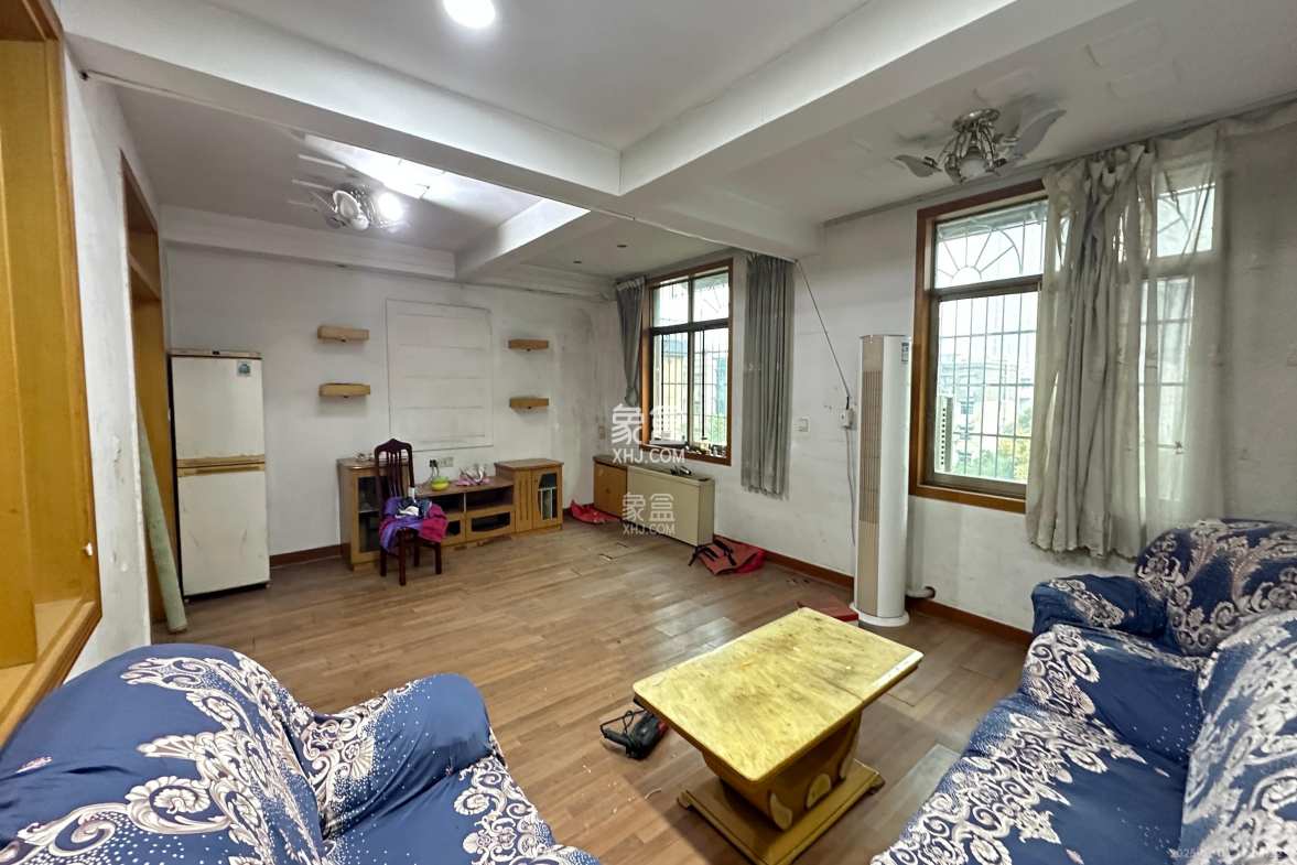 天平公寓(芙蓉区高级人民法院老宿舍)  3室2厅2卫    2800.0元/月 天平公寓(芙蓉区高级人民法院老宿舍)  3室2厅2卫    2800.0元/月室内图1