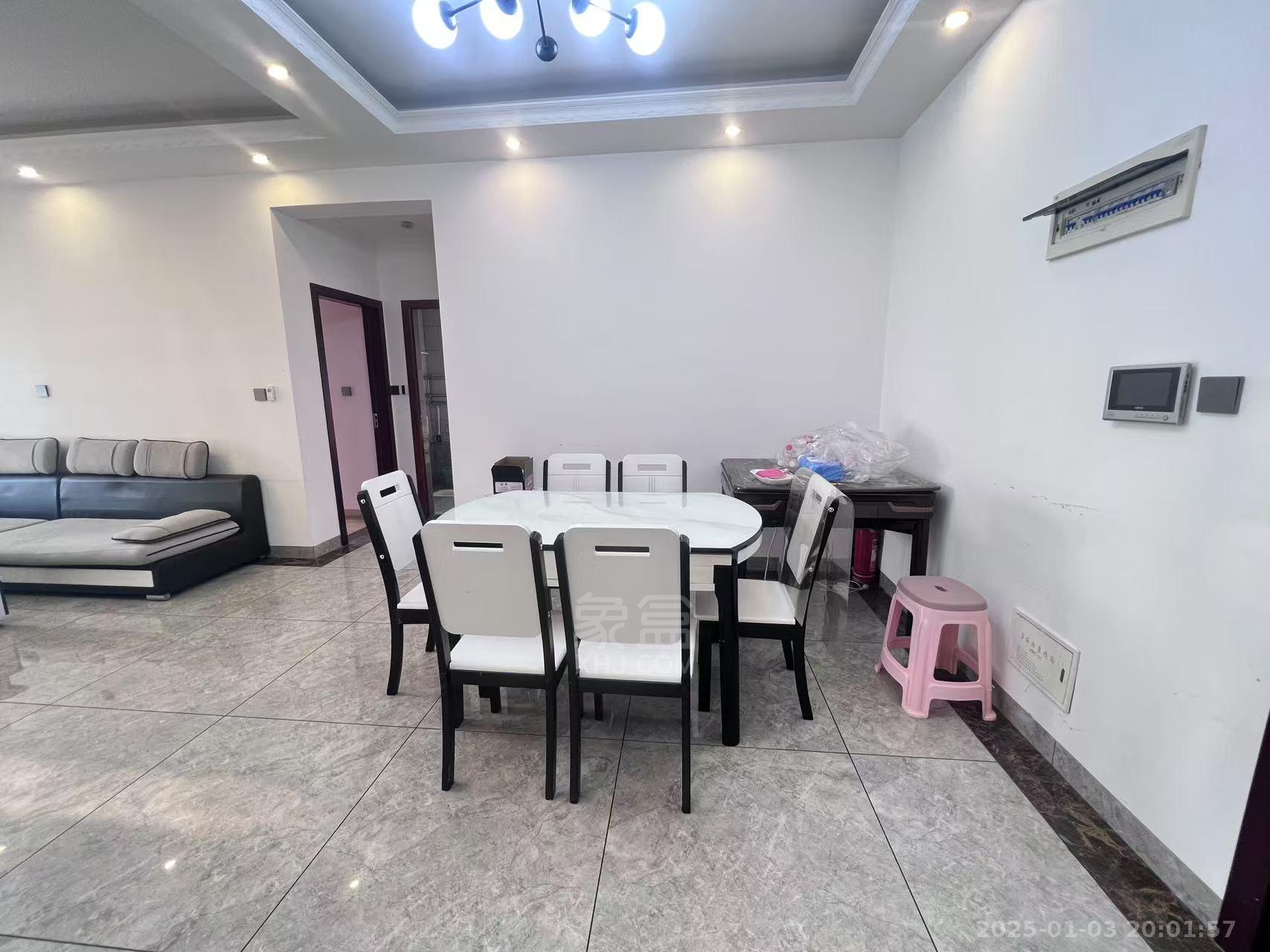 雅立天骄阁 3室2厅2卫 2500.0元/月 雅立天骄阁 3室2厅2卫 2500.0元/月室内图