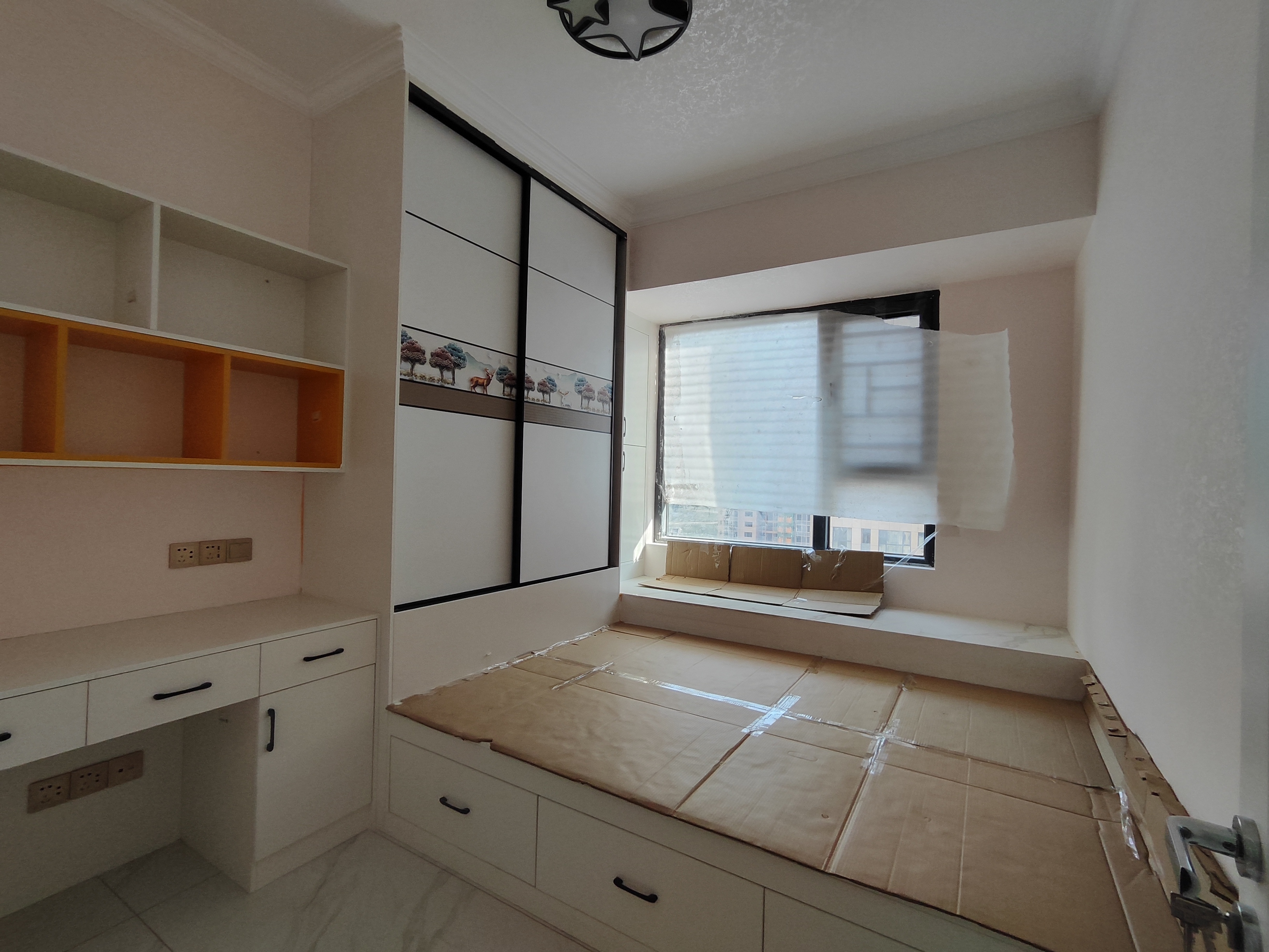 百弘学府城  3室1厅2卫    1800.0元/月室内图