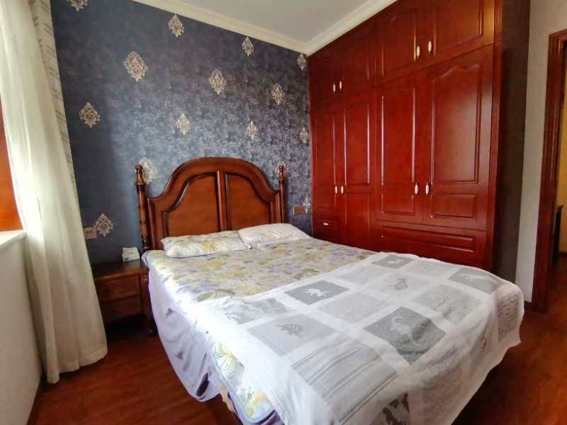 财富家园  3室2厅2卫    86.8万客厅