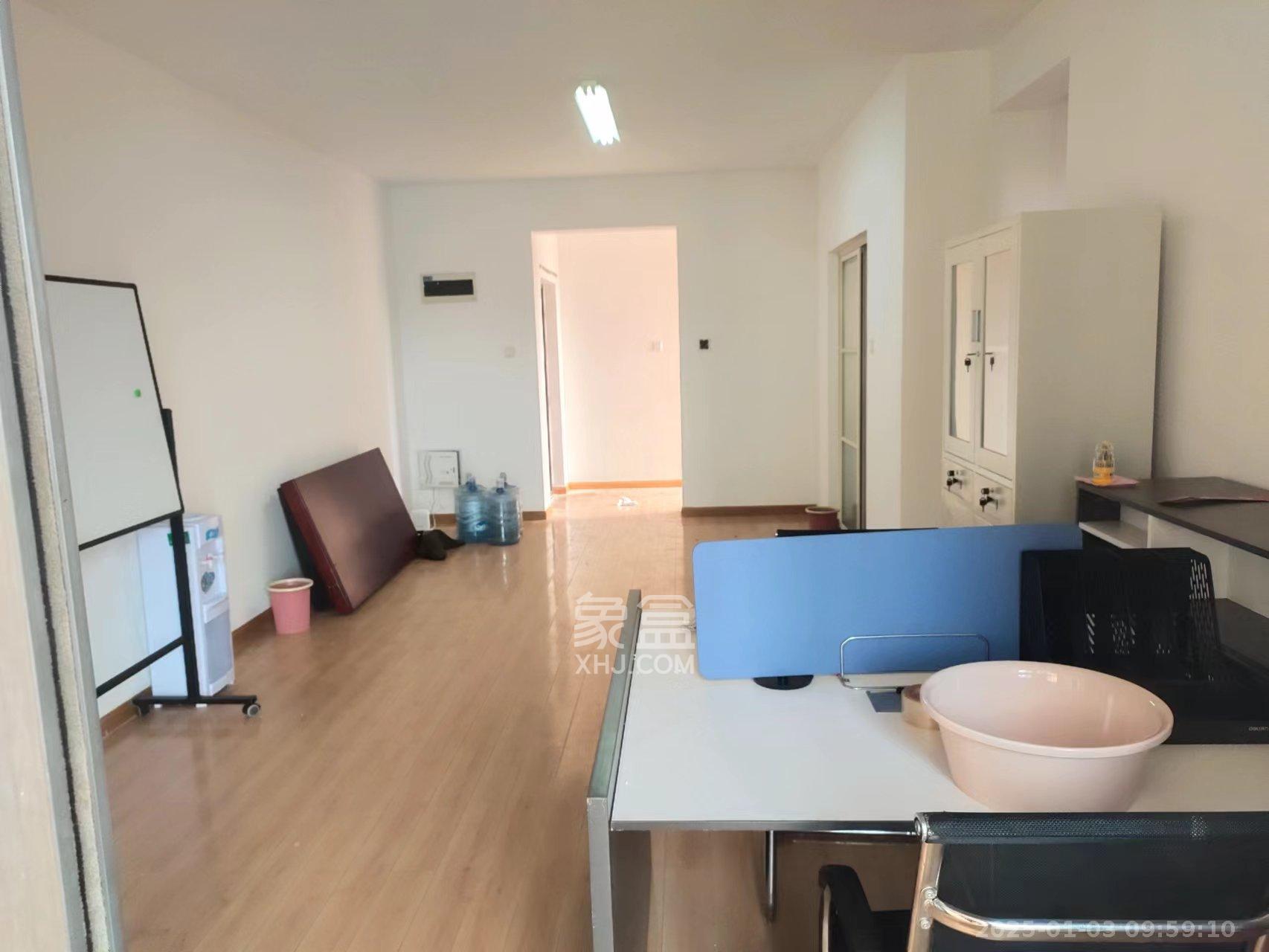 华城广场 3室1厅1卫 2600.0元/月 华城广场 3室1厅1卫 2600.0元/月室内图