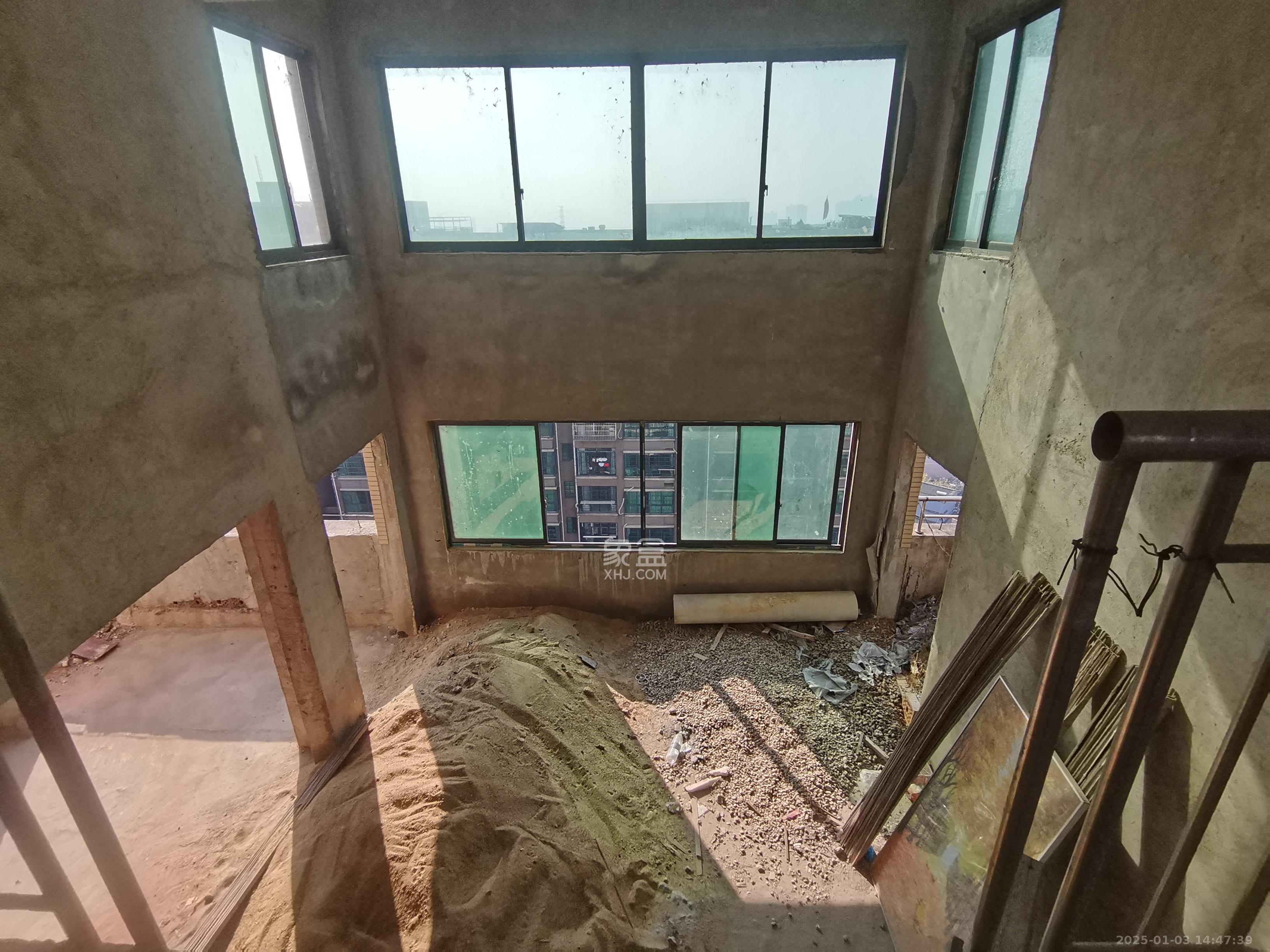 金域世家 6室2厅3卫 100.0万 金域世家 6室2厅3卫 100.0万客厅