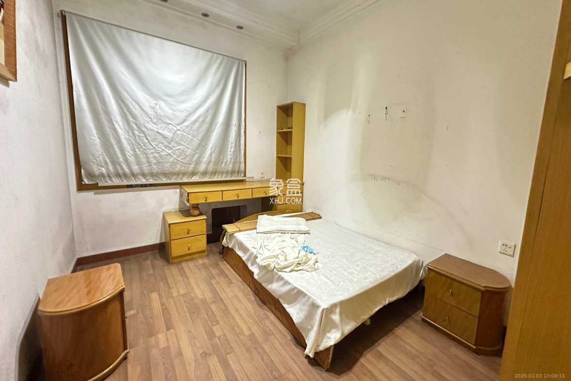 天平公寓(芙蓉区高级人民法院老宿舍)  3室2厅2卫    2800.0元/月 天平公寓(芙蓉区高级人民法院老宿舍)  3室2厅2卫    2800.0元/月室内图