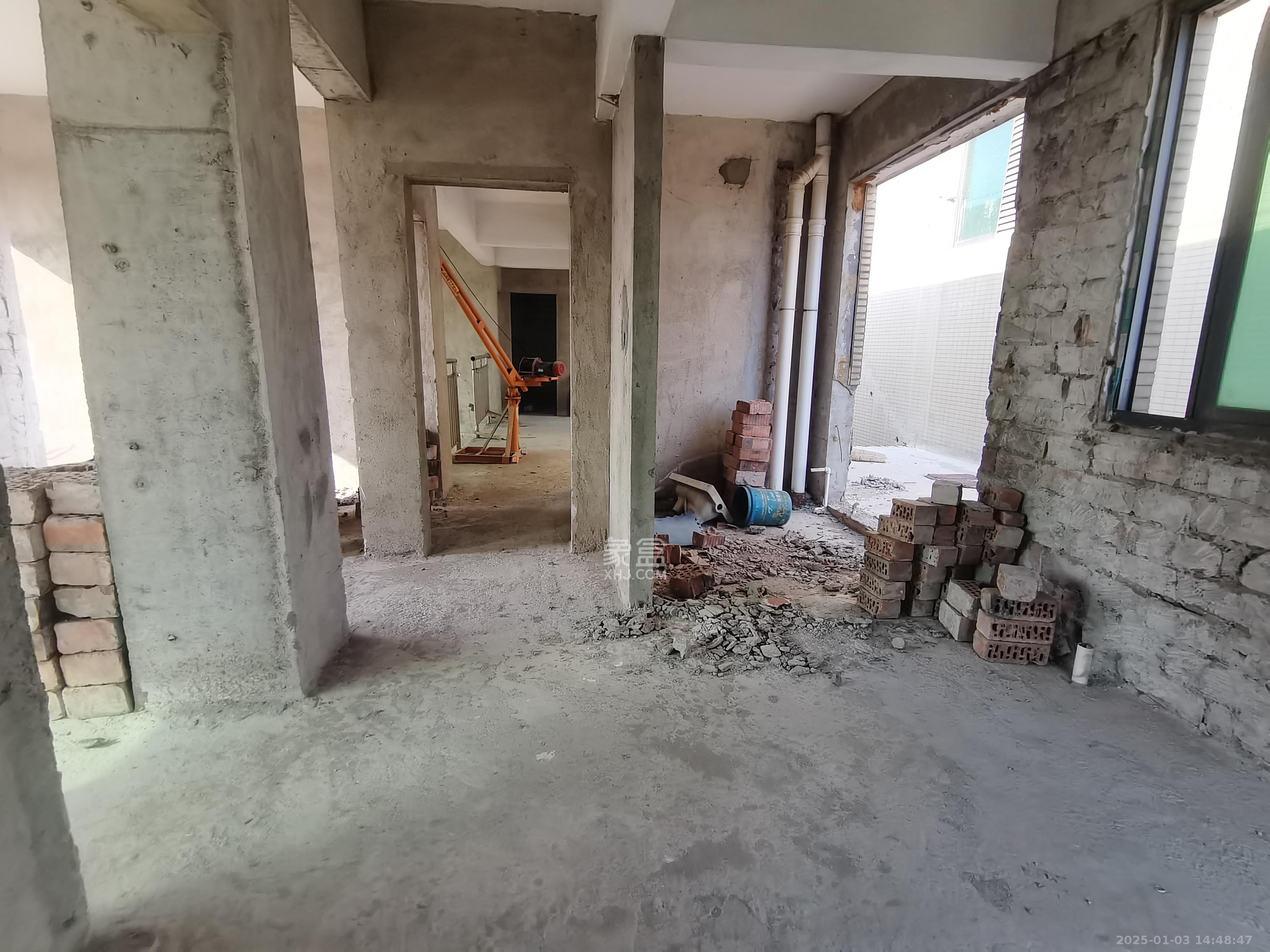 金域世家 6室2厅3卫 100.0万 金域世家 6室2厅3卫 100.0万客厅