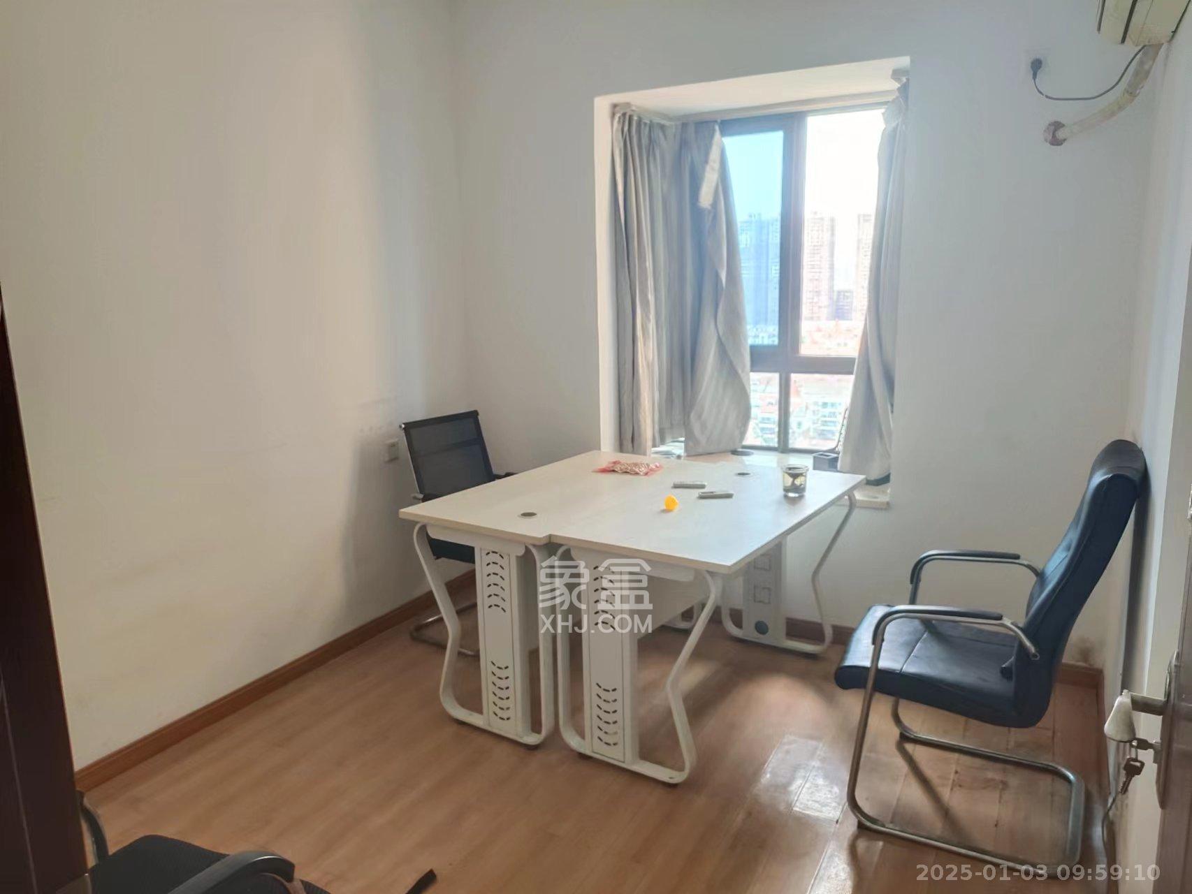 华城广场 3室1厅1卫 2600.0元/月 华城广场 3室1厅1卫 2600.0元/月室内图