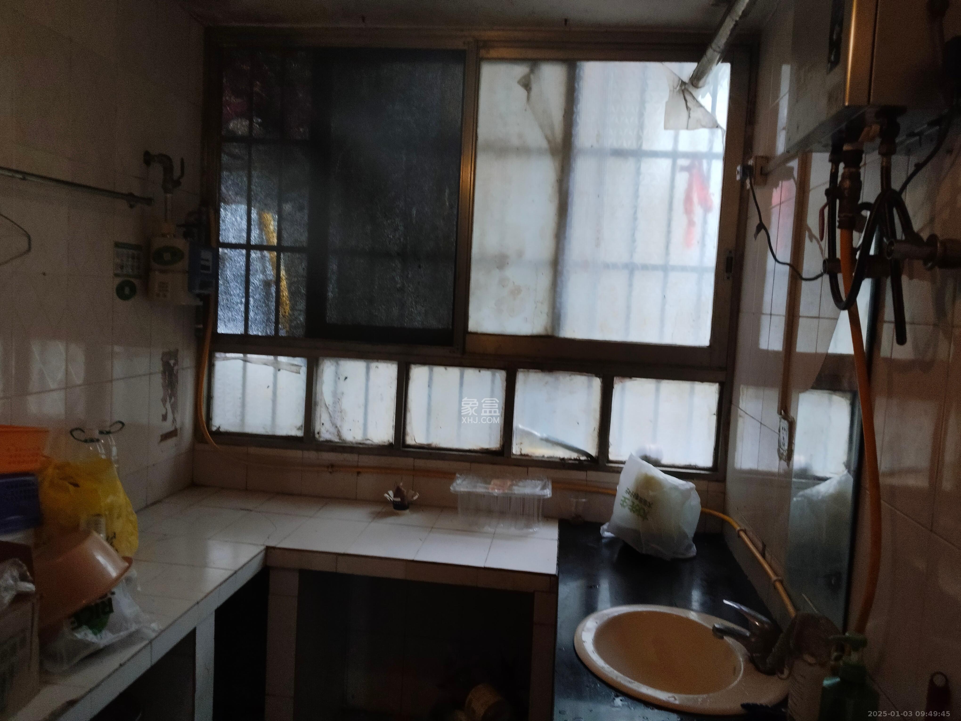 中南石油局宿舍 3室1厅1卫 1800.0元/月 中南石油局宿舍 3室1厅1卫 1800.0元/月室内图