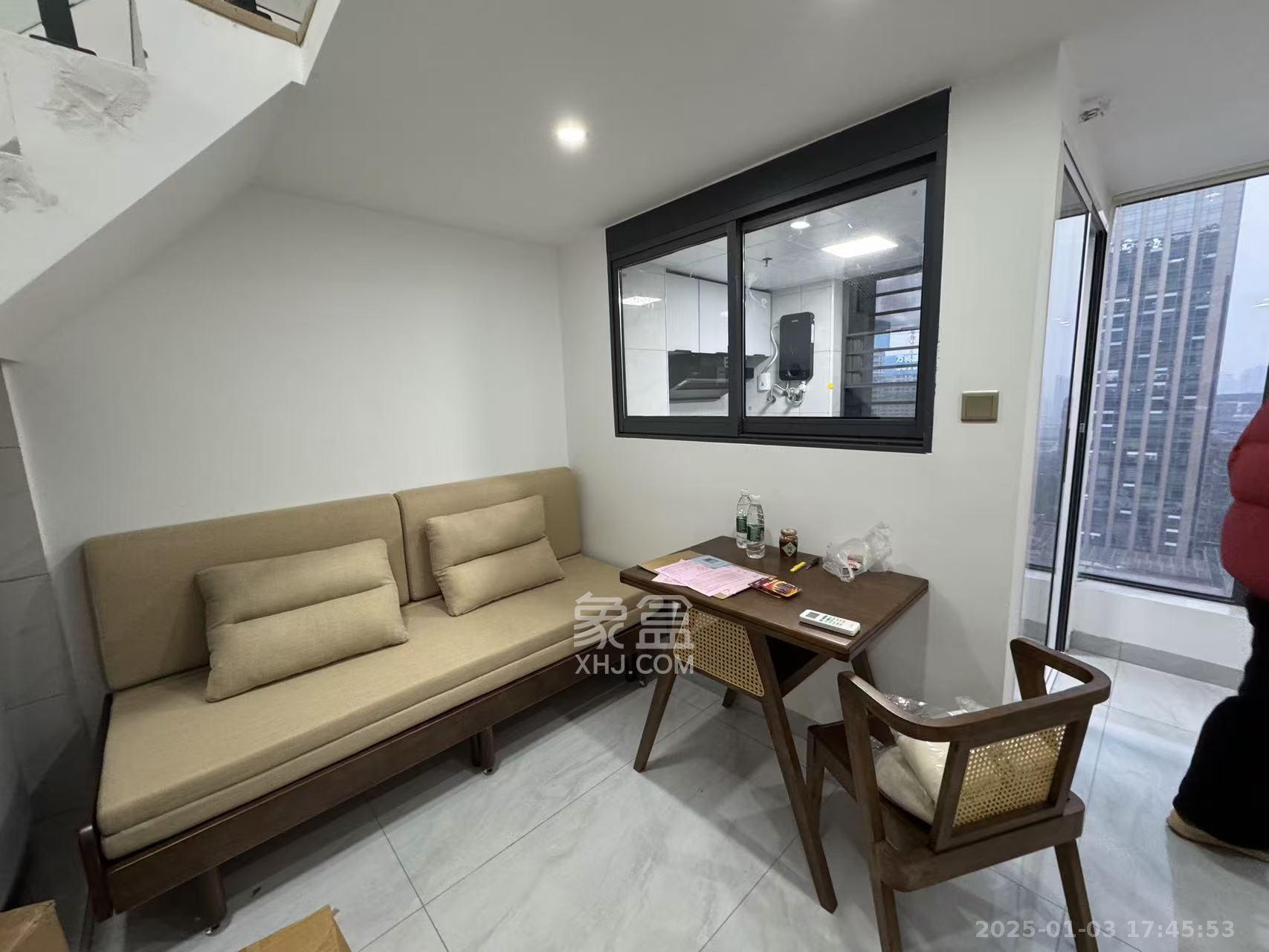 卓越中寰  1室1厅1卫    2500.0元/月 卓越中寰  1室1厅1卫    2500.0元/月