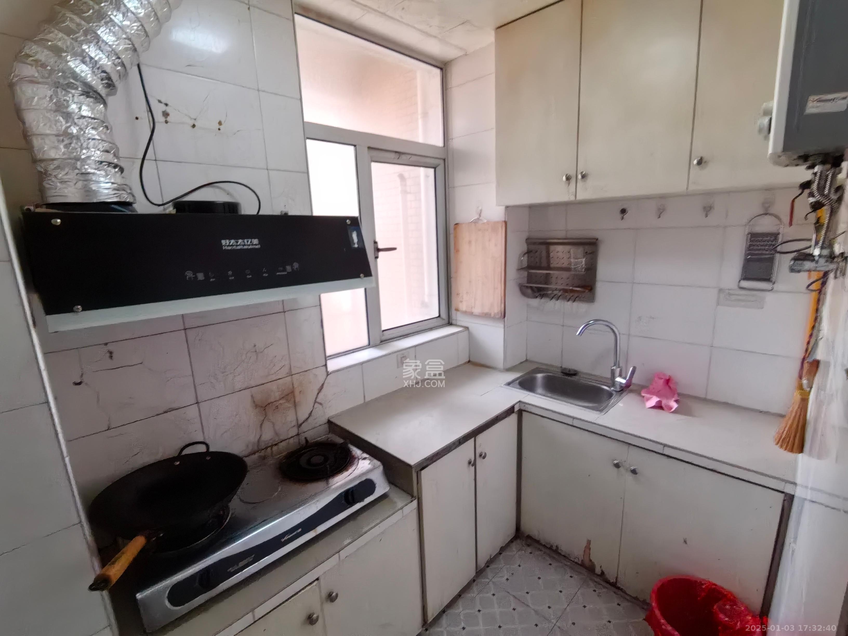 融圣国际 2室1厅1卫 2700.0元/月 融圣国际 2室1厅1卫 2700.0元/月室内图