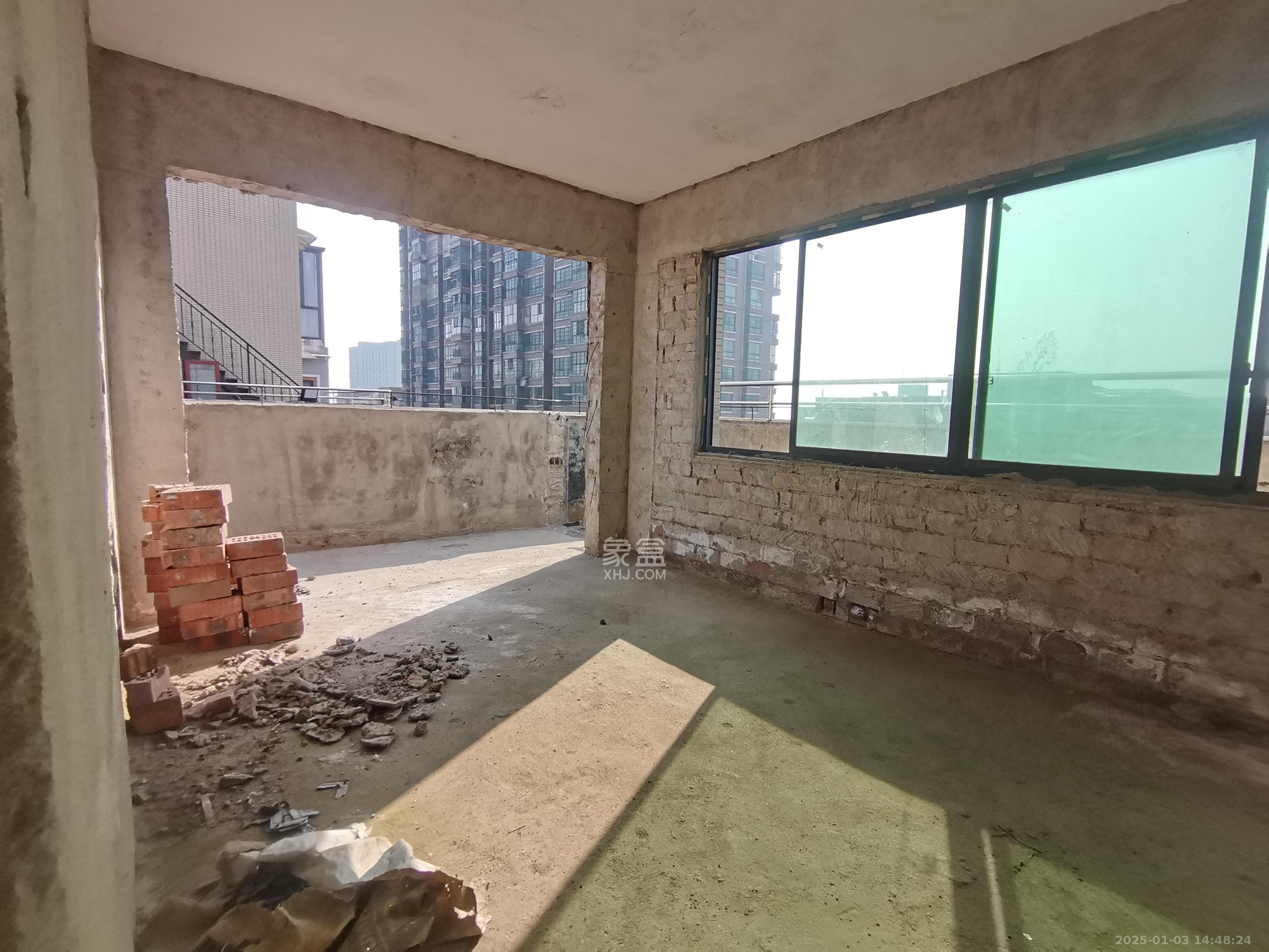 金域世家 6室2厅3卫 100.0万 金域世家 6室2厅3卫 100.0万客厅