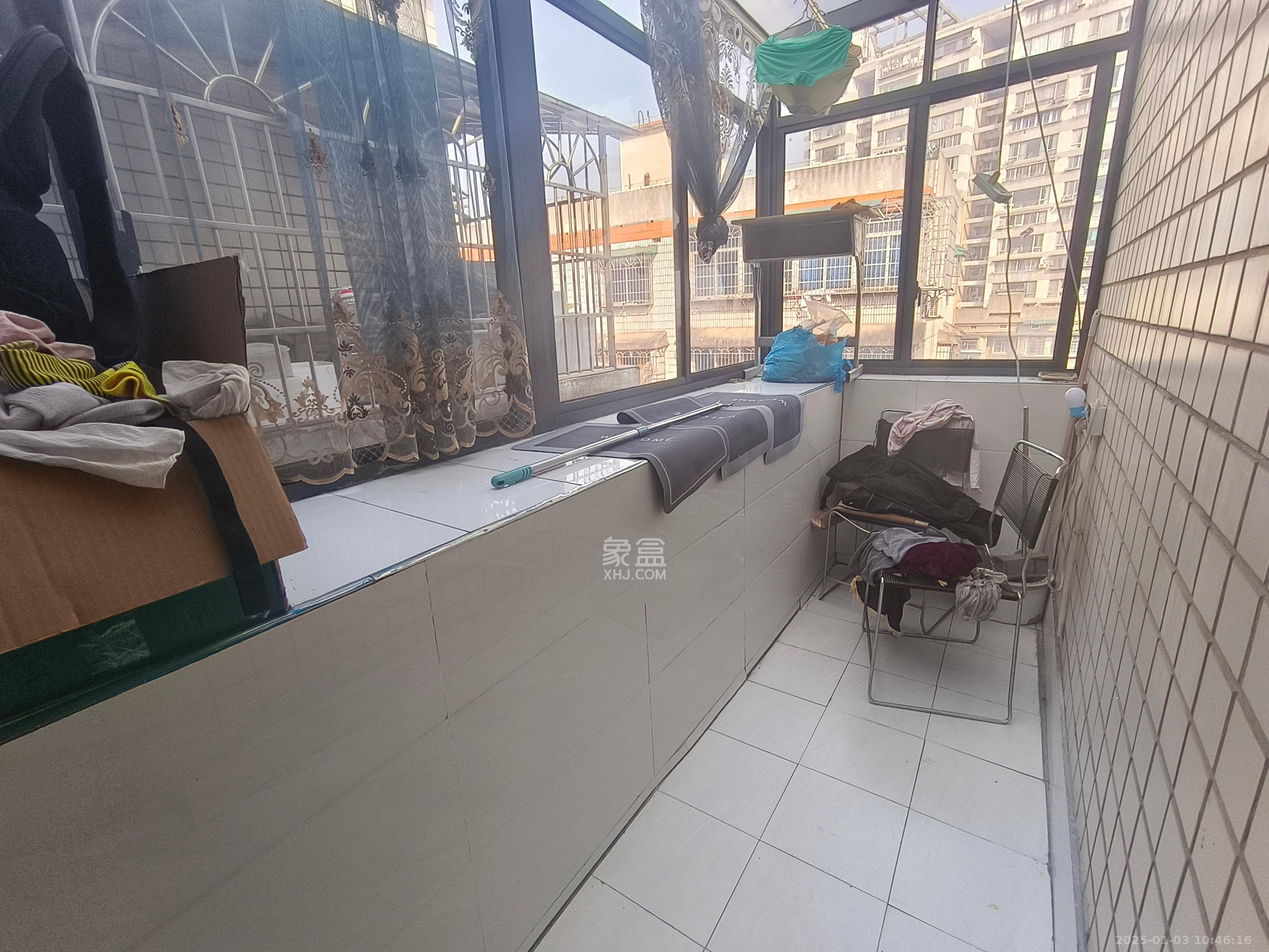 华天望族苑 3室2厅1卫 2600.0元/月 华天望族苑 3室2厅1卫 2600.0元/月室内图