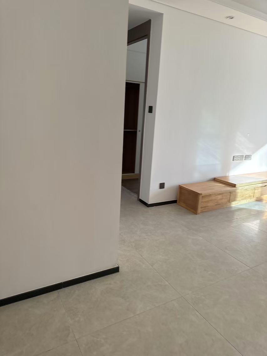 华润中心三期 4室2厅2卫 6500.0元/月 华润中心三期 4室2厅2卫 6500.0元/月室内图