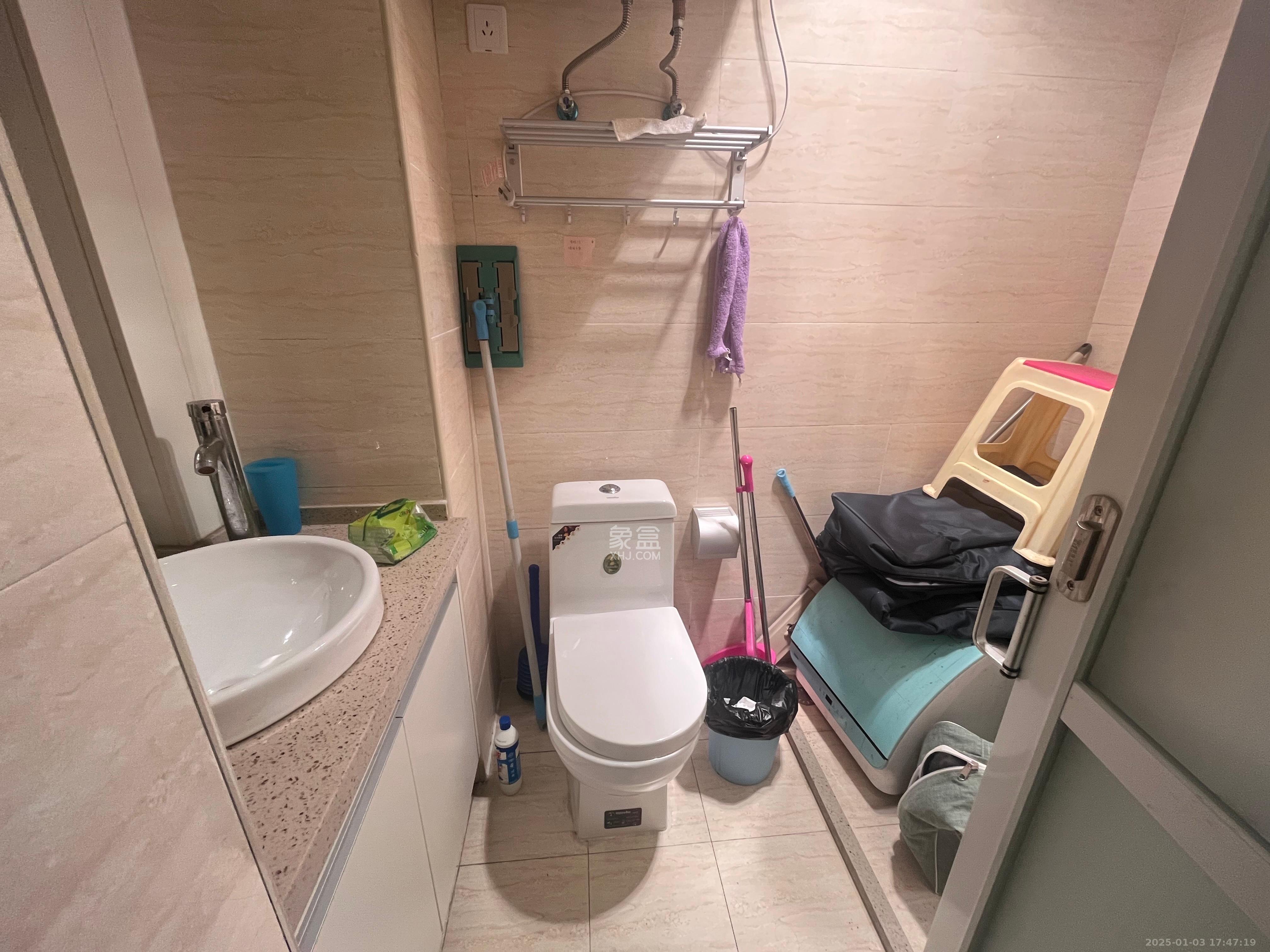 绿地中央广场 1室1厅1卫 1550.0元/月 绿地中央广场 1室1厅1卫 1550.0元/月室内图