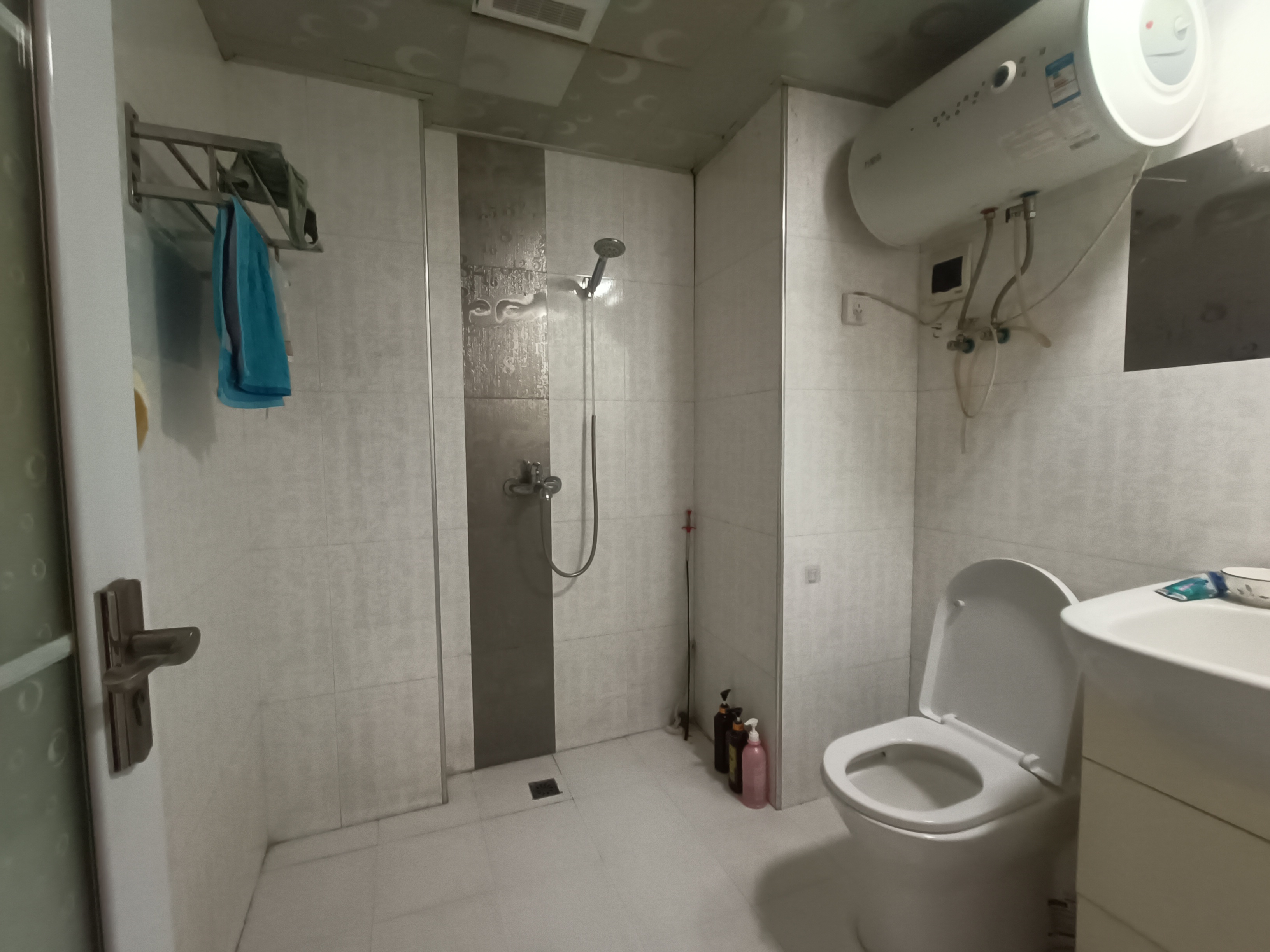 广成大厦 3室2厅2卫 2100.0元/月 广成大厦 3室2厅2卫 2100.0元/月室内图