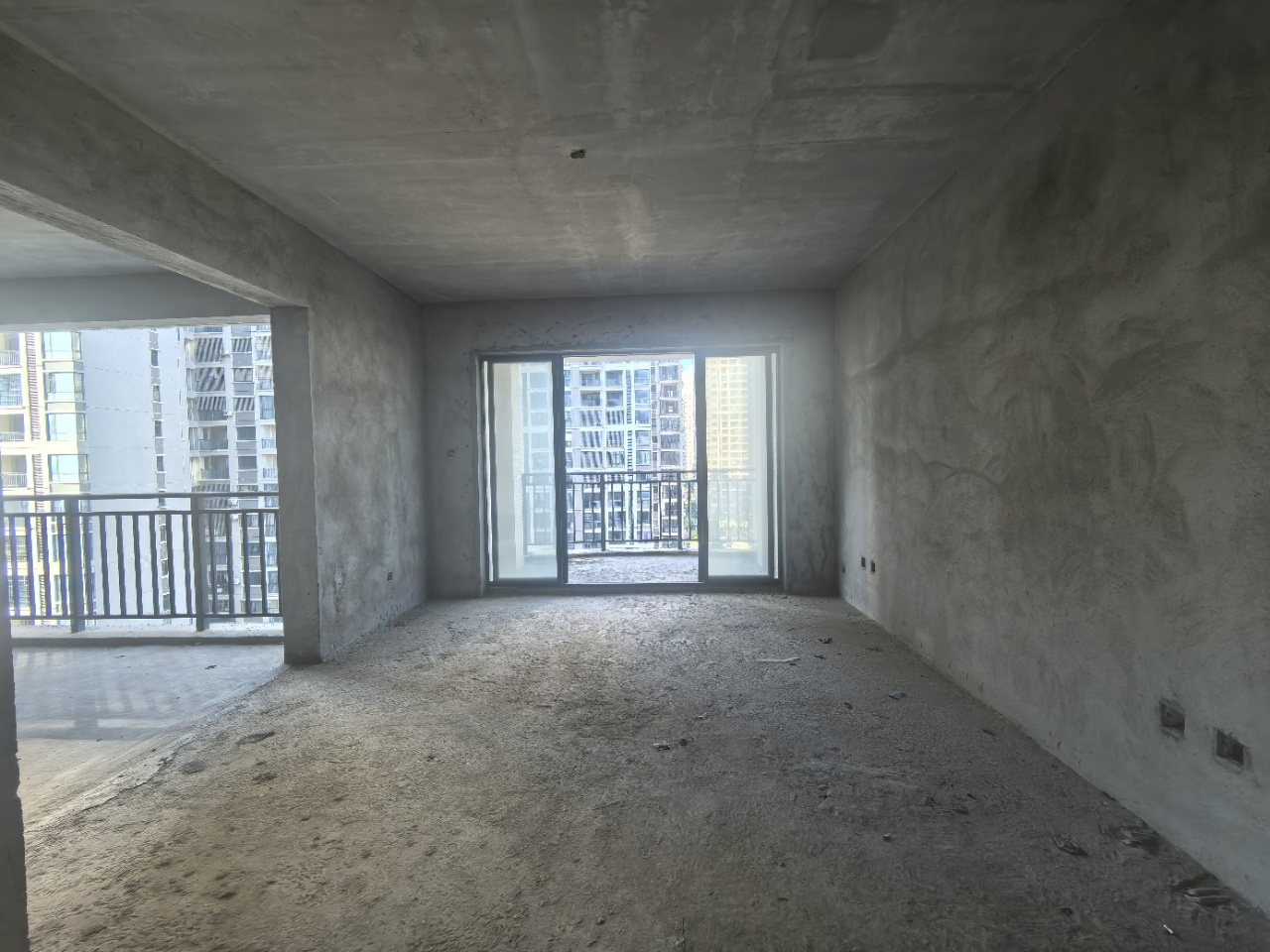 五源河公寓C区  3室2厅2卫    175.0万 五源河公寓C区  3室2厅2卫    175.0万室内图