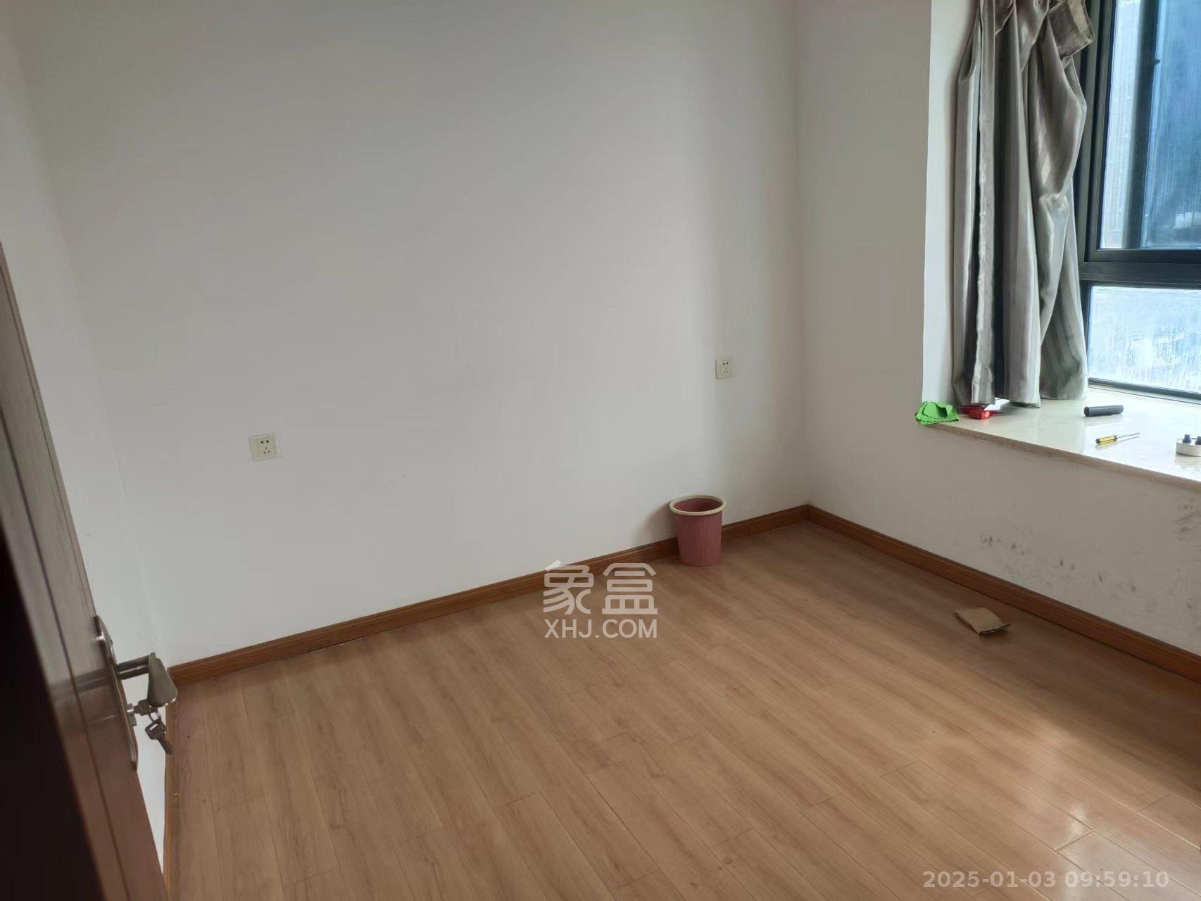 华城广场 3室1厅1卫 2600.0元/月 华城广场 3室1厅1卫 2600.0元/月室内图