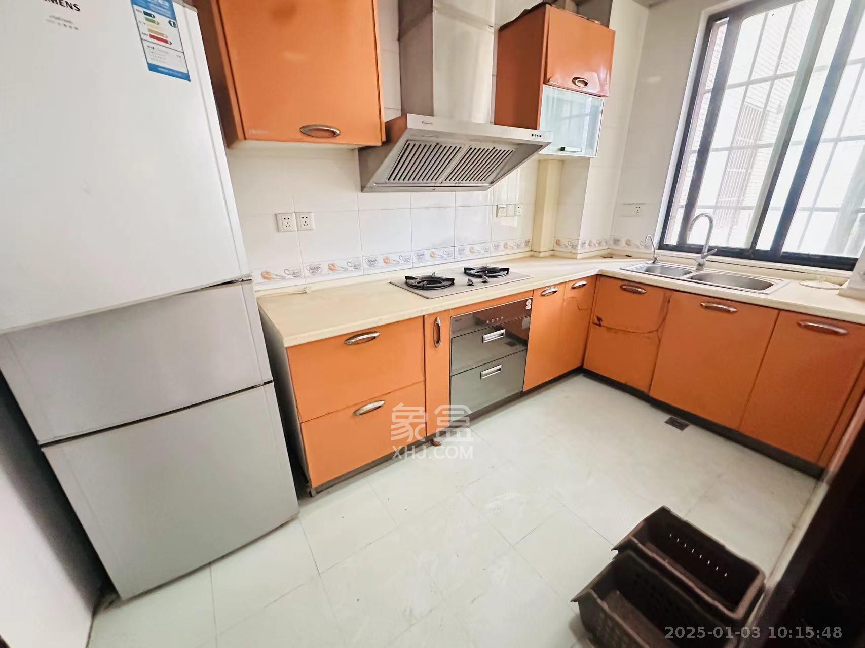 满庭芳小区 3室2厅2卫 2700.0元/月 满庭芳小区 3室2厅2卫 2700.0元/月室内图