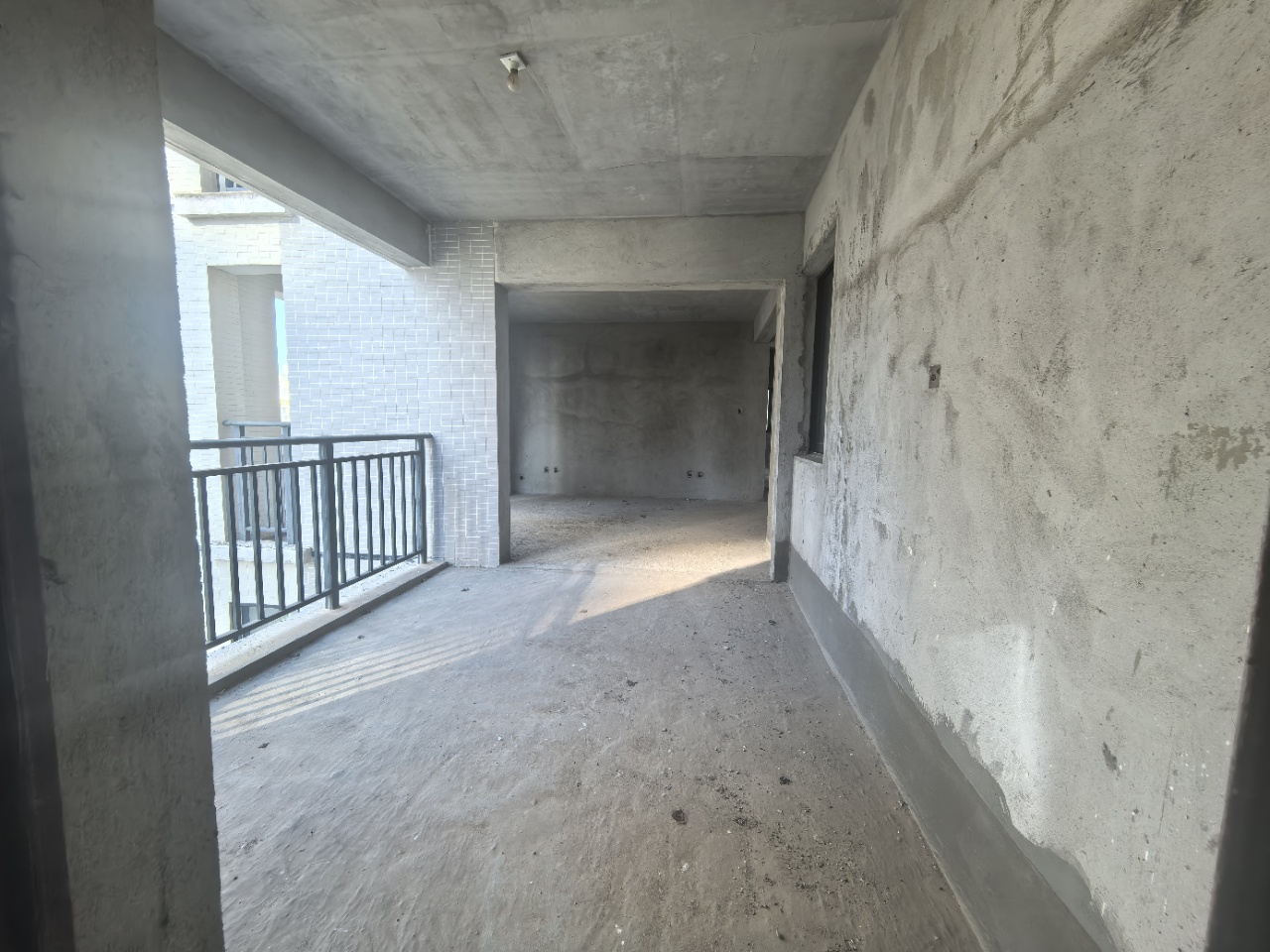 五源河公寓C区  3室2厅2卫    175.0万 五源河公寓C区  3室2厅2卫    175.0万室内图