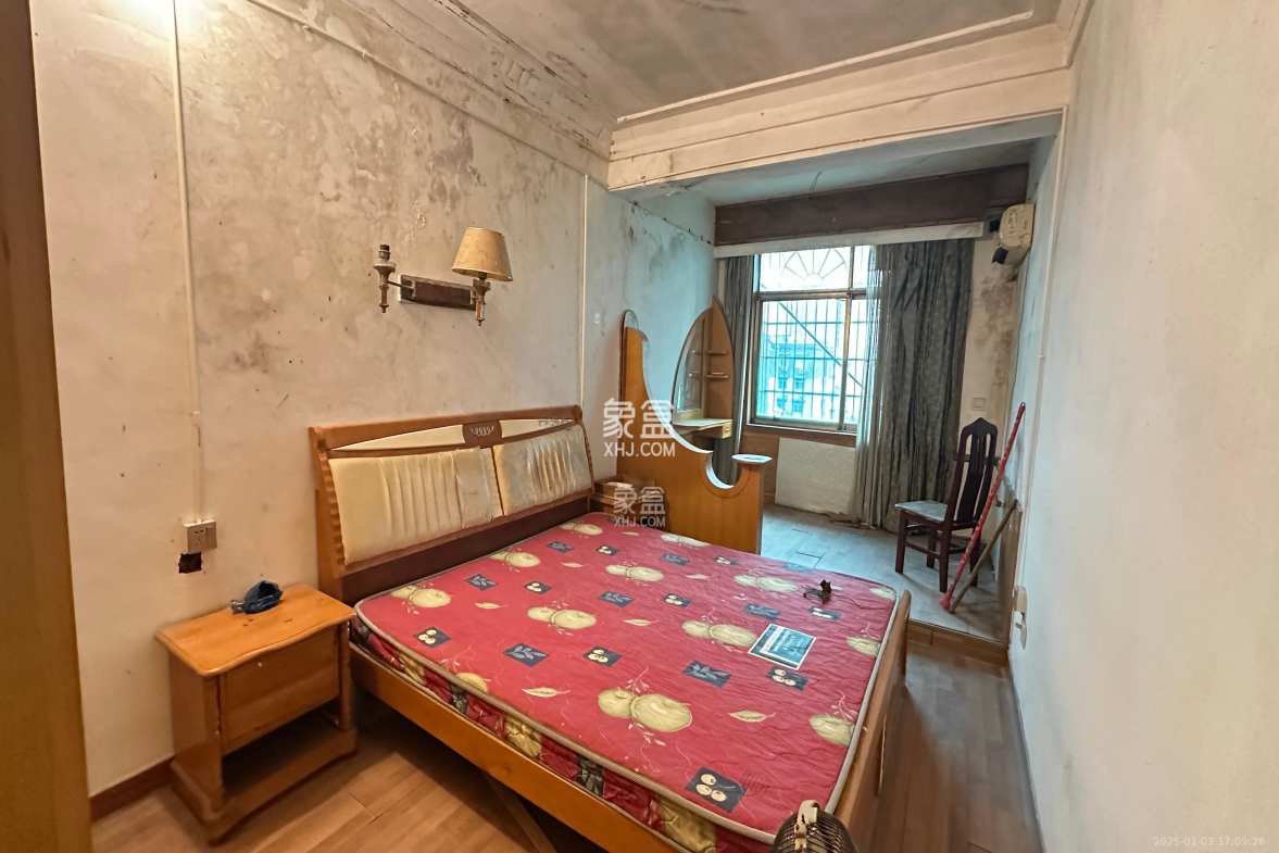 天平公寓(芙蓉区高级人民法院老宿舍)  3室2厅2卫    2800.0元/月 天平公寓(芙蓉区高级人民法院老宿舍)  3室2厅2卫    2800.0元/月室内图