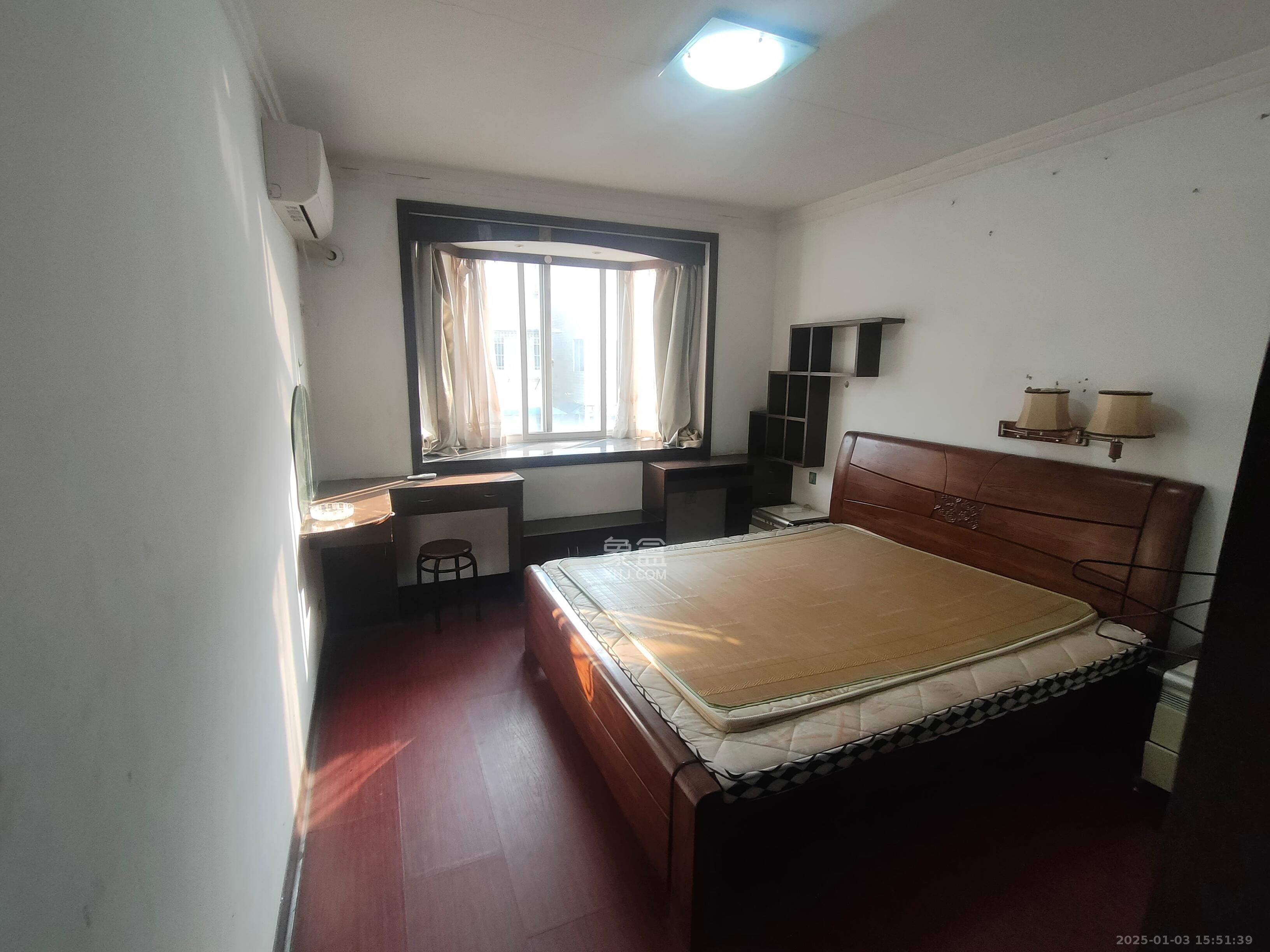 德馨园  3室2厅2卫   1800.00元/月室内图